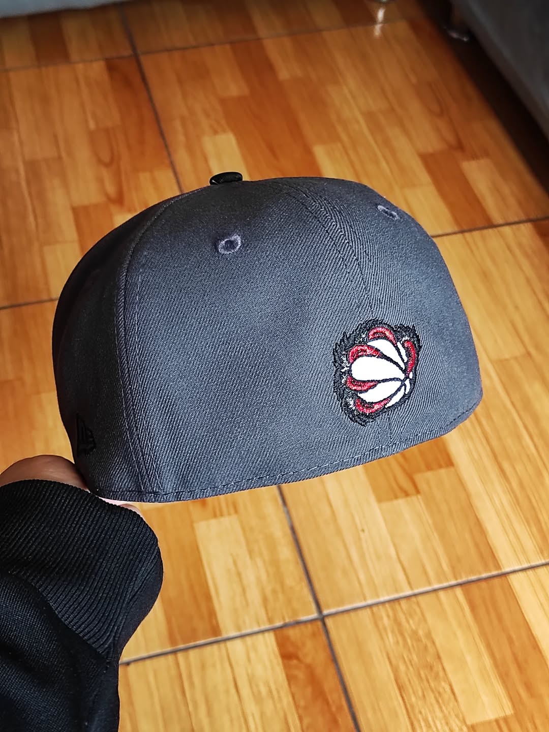 Gorra ajustada 59Fifty New Era Vancouver Grizzlies 30 Temporadas Gris Oscuro Edición Que Brilla En La Oscuridad