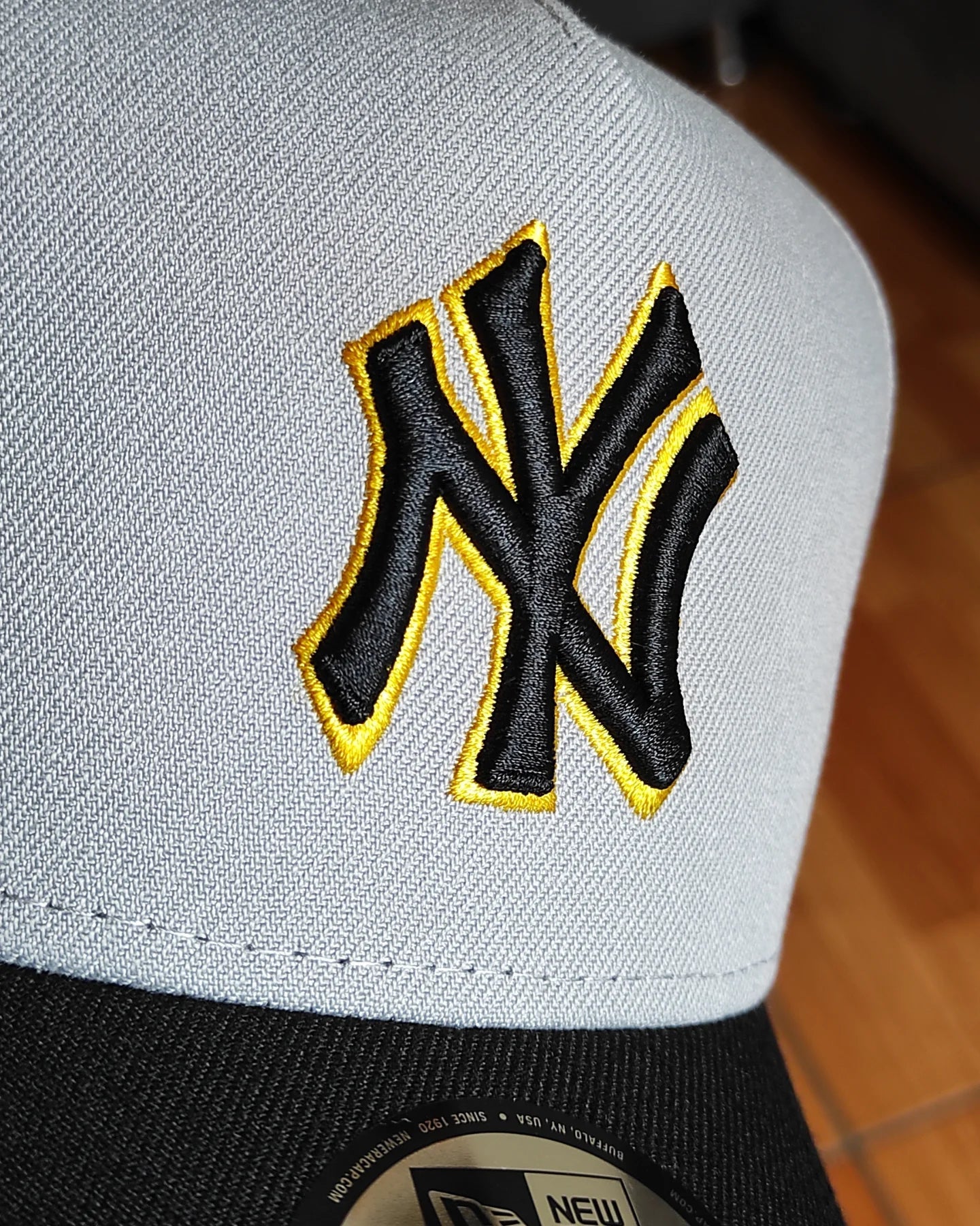 New Era New York Yankees Serie Mundial 1999 gris plomo negro - 9 Forty A-FRAME