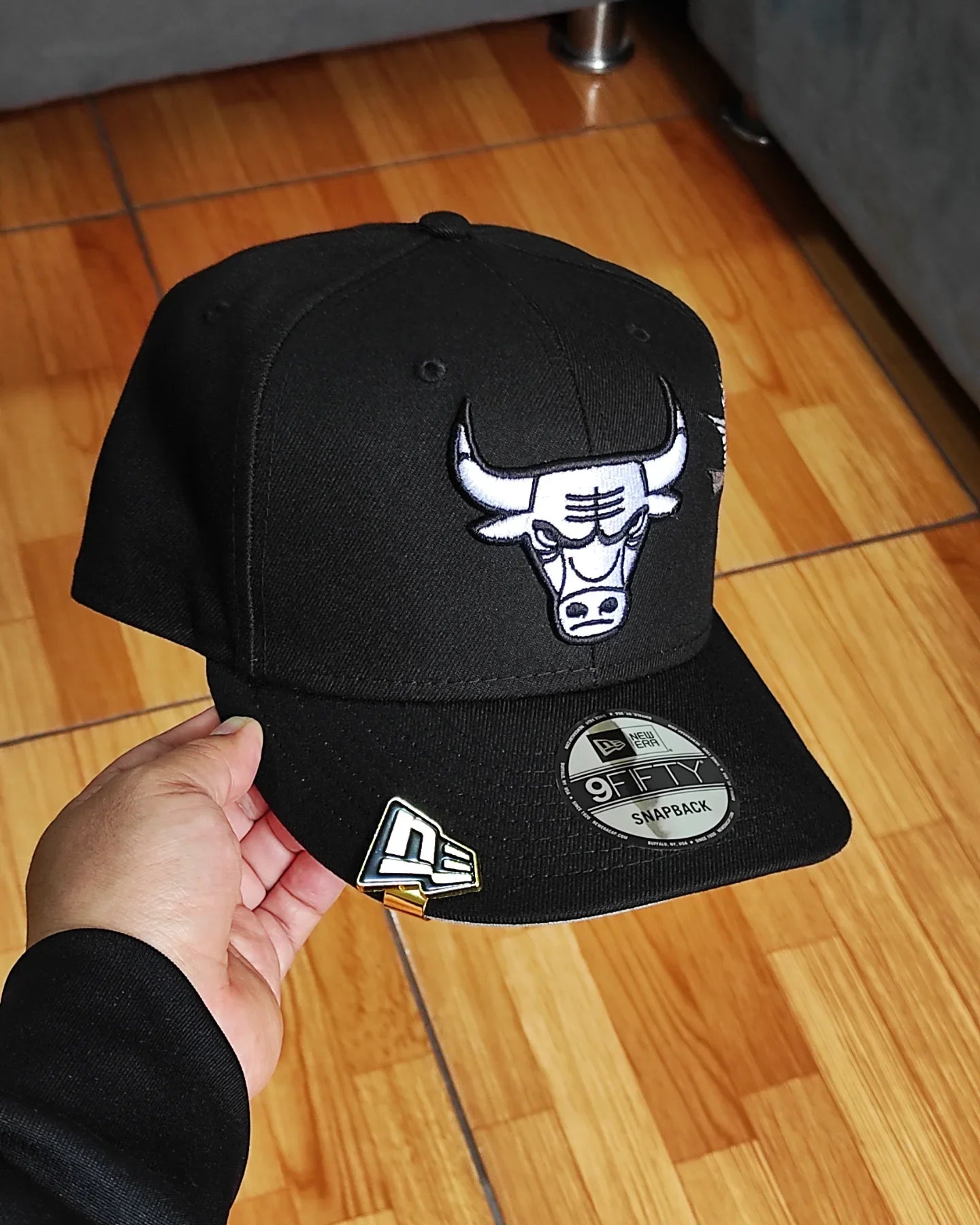 Gorra Chicago Bulls con parte inferior gris y parche lateral New Era 9Fifty Snapback - Negro/Blanco