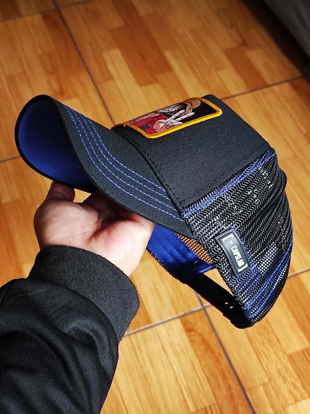 Gorra Capslab Luffy One Piece Trucker negra azul