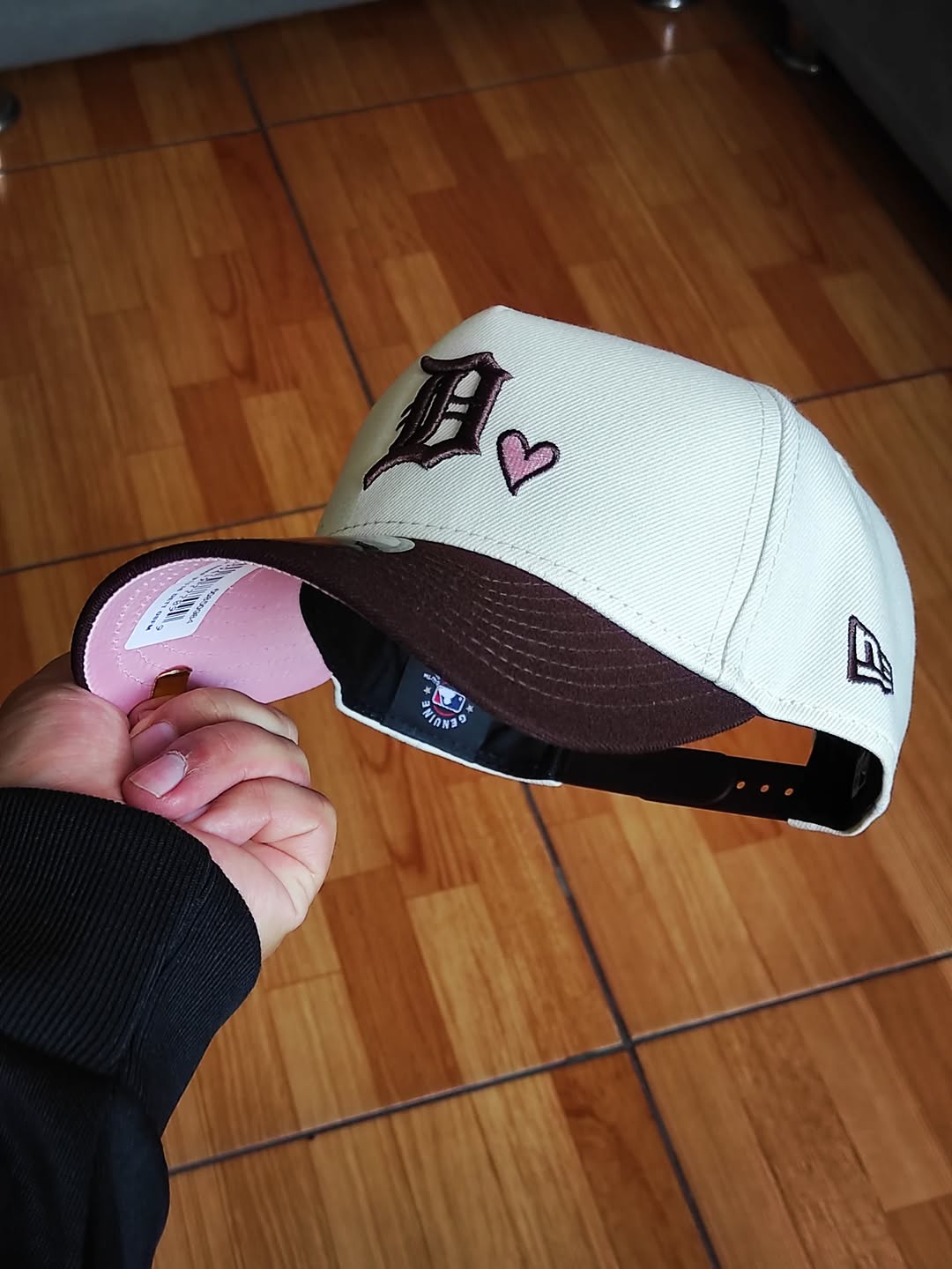 Gorra Snapback A-Frame 9FORTY 'Pink Satin Hearts Walnut' de los Detroit Tigers