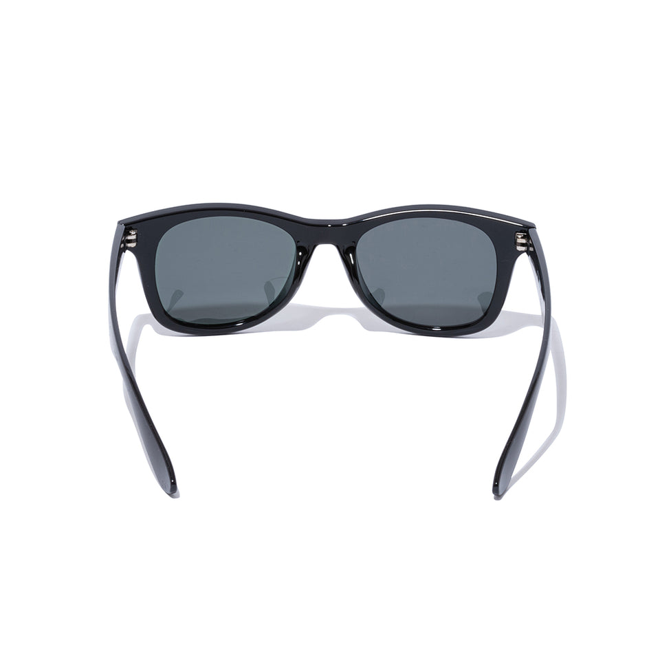 NewEra Wellington sunglasses with square lenses, shiny black frame and grey-green lenses