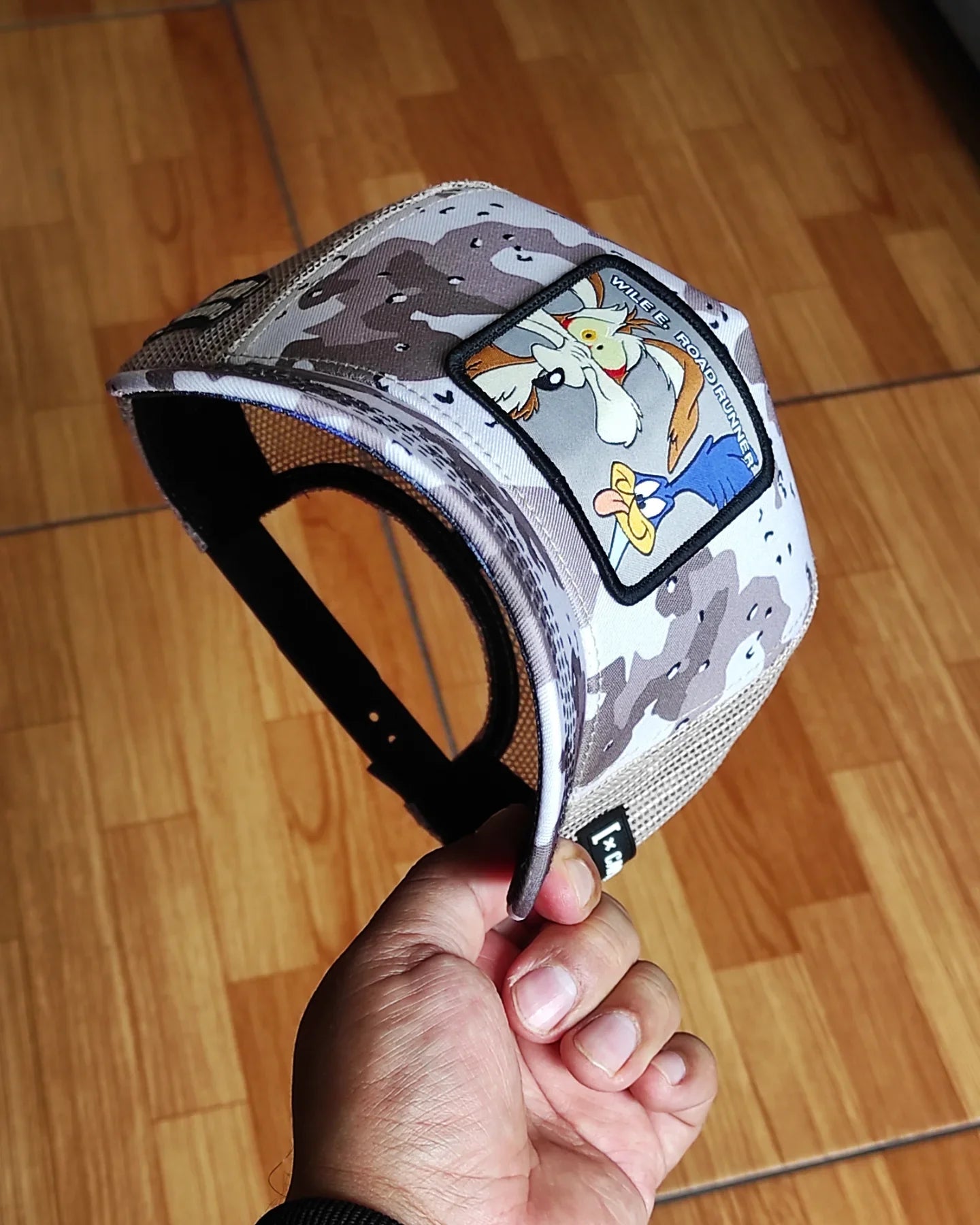 GORRA TRUCKER SNAPBACK LOONEY TUNES DE CAPSLAB