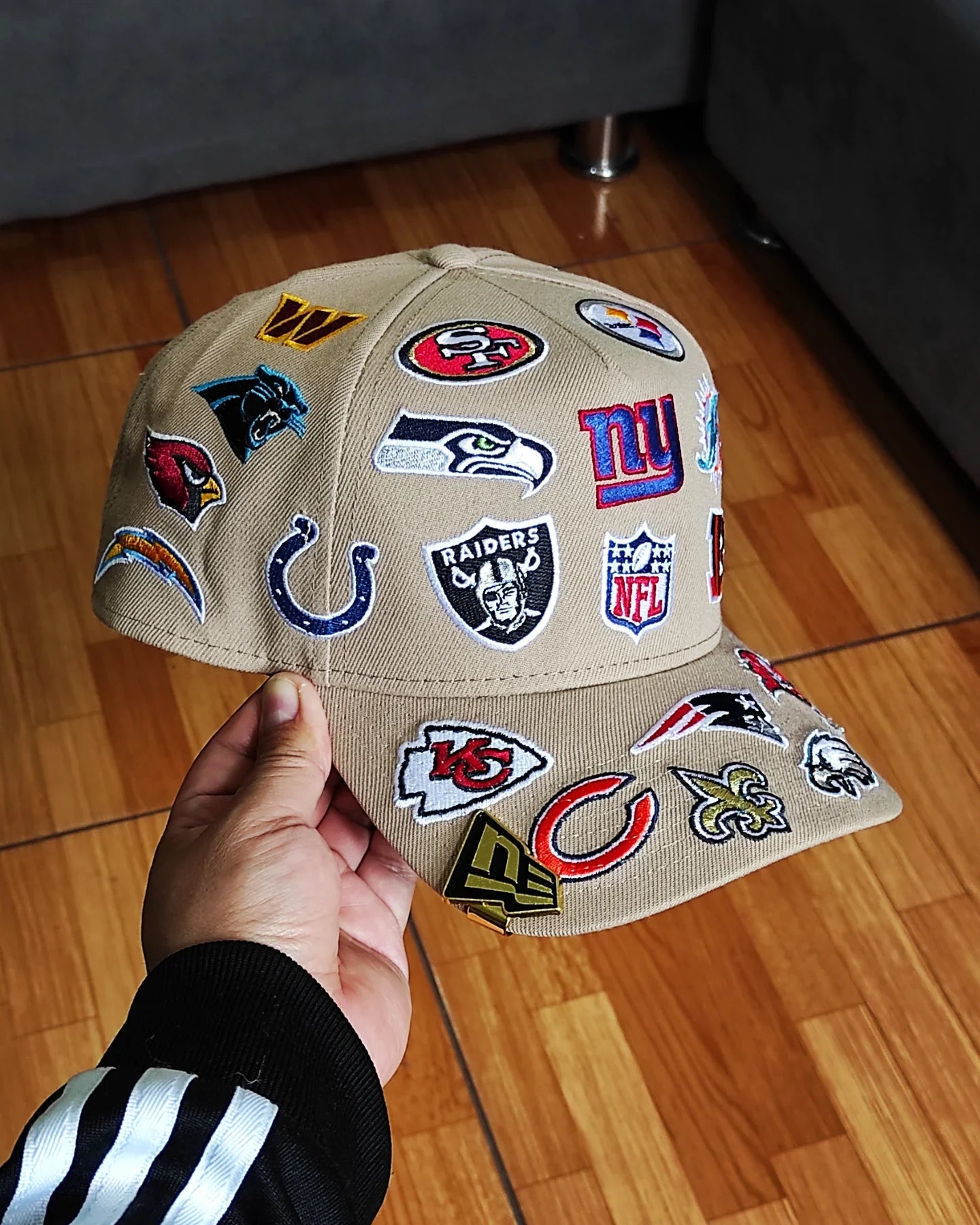 Gorra New Era NFL "All Over" edición Camel 9FORTY A-Frame con broche trasero