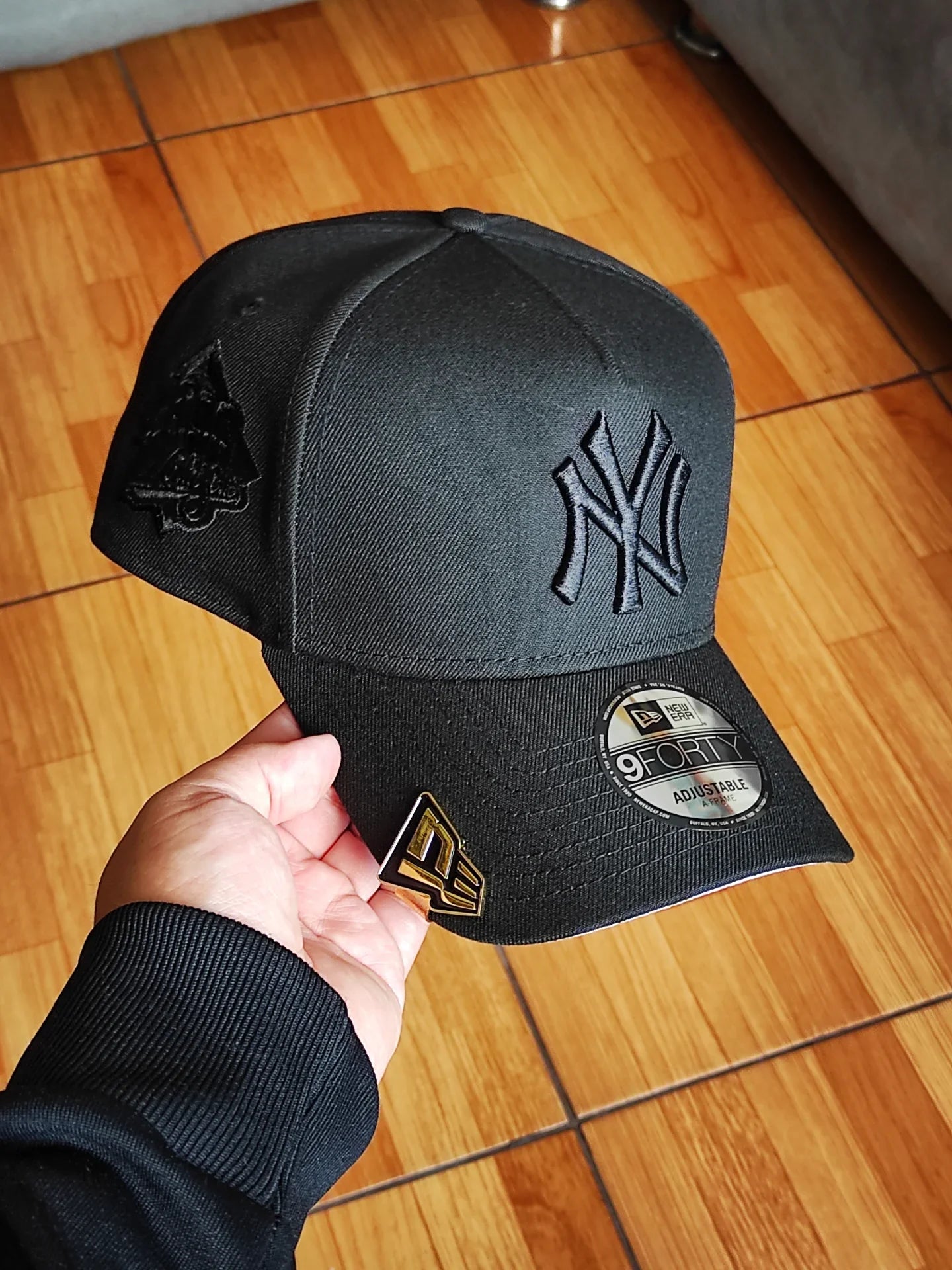 New Era Gorra Negra Rosa 9 FORTY AFRAME de los New York Yankees Serie Mundial 1999