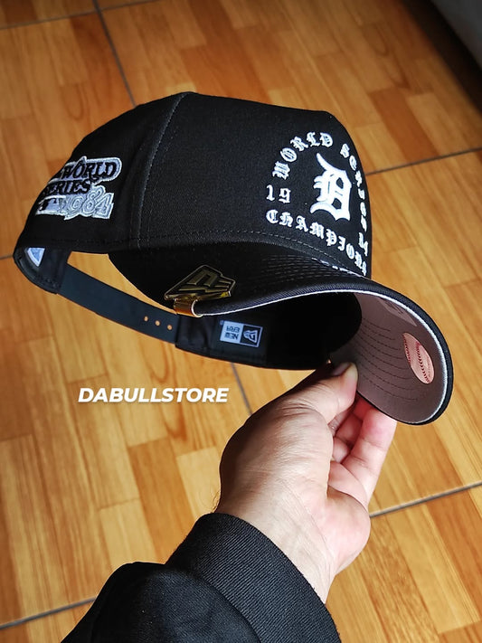 Gorra negra ajustable 9FORTY A-FRAME Snapback con el logo gótico de los Detroit Tigers de la nueva era