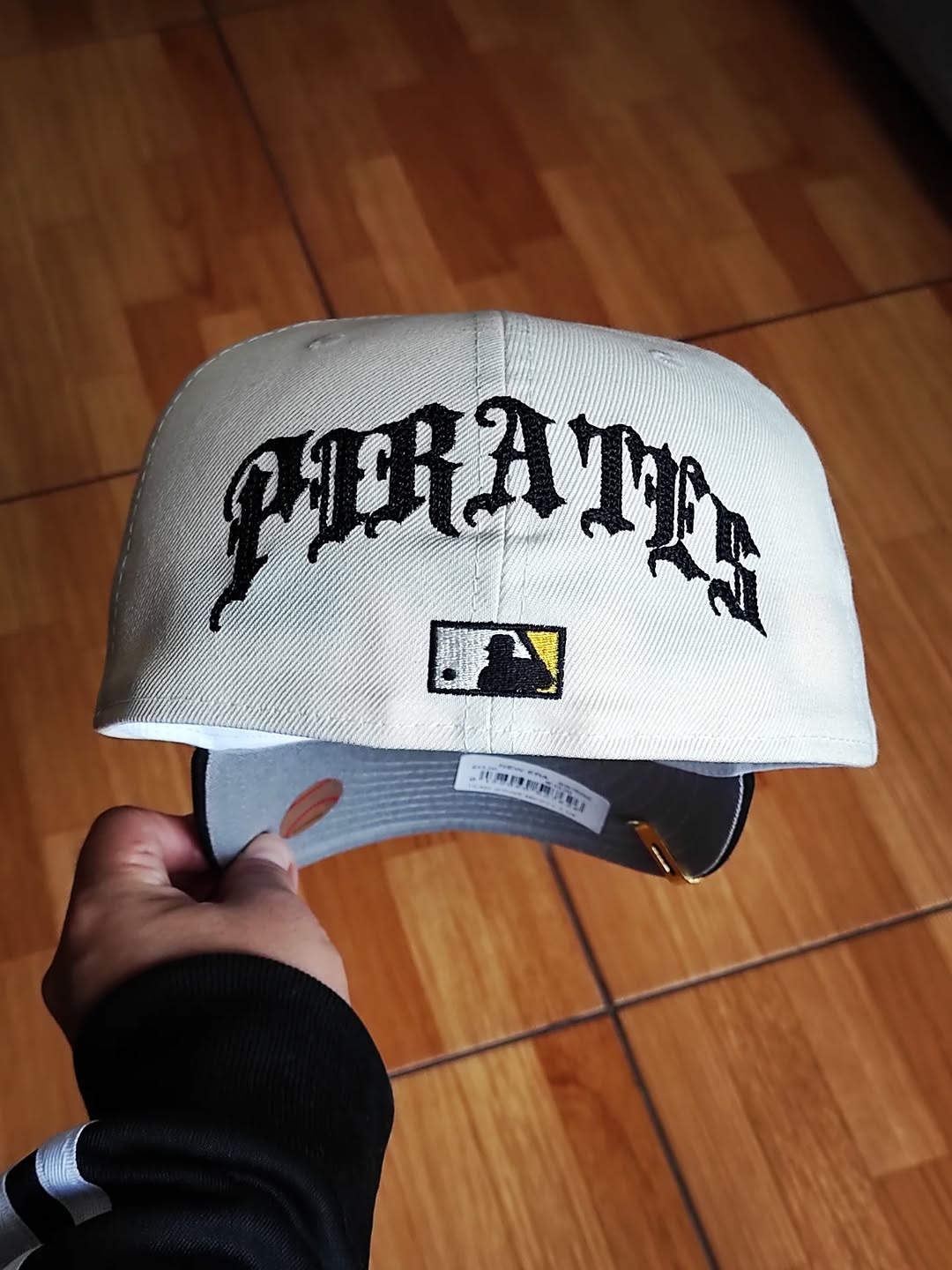 Gorra Pittsburgh Pirates MLB Team Wings 59FIFTY Ajustada Beige Claro
