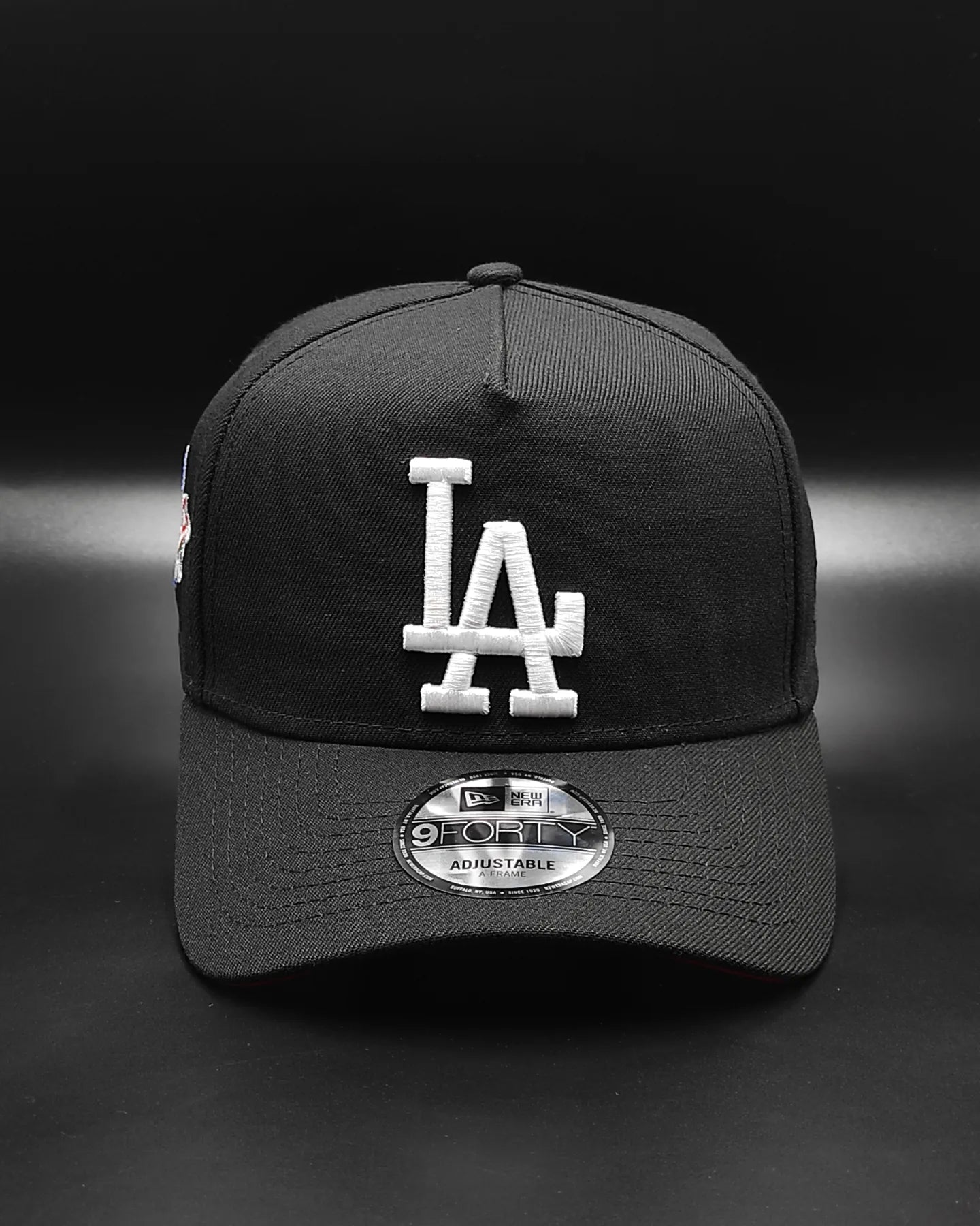 Gorra New Era Los Angeles Dodgers edición roja y negra serie mundial con visera plana