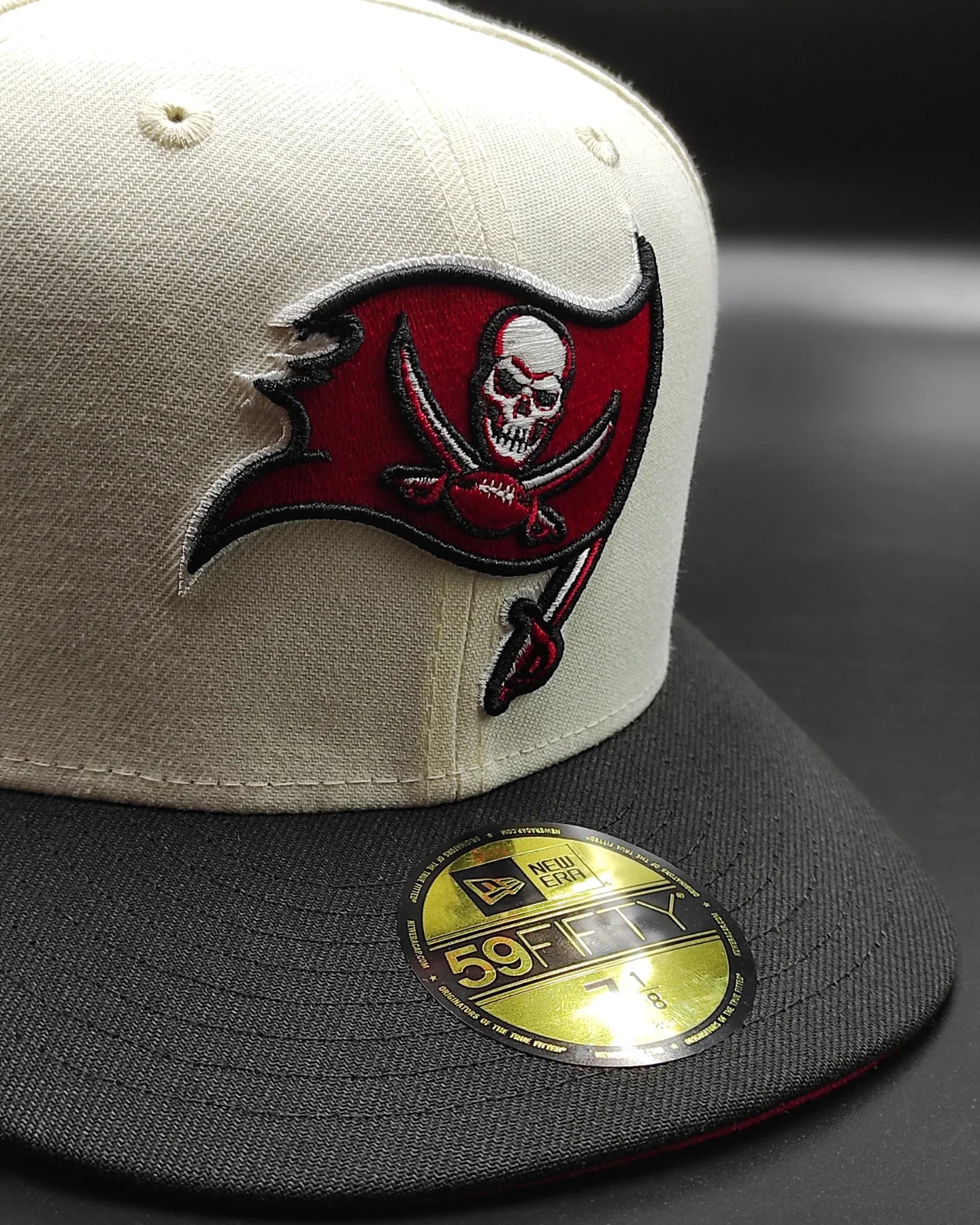 Gorra ajustada 59Fifty New Era Tampa Bay Buccaneers 30.º aniversario edición Cream Dome