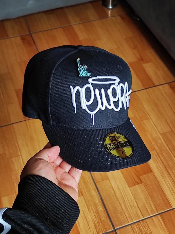 59FIFTY new era Graffiti azul marino incluye pin