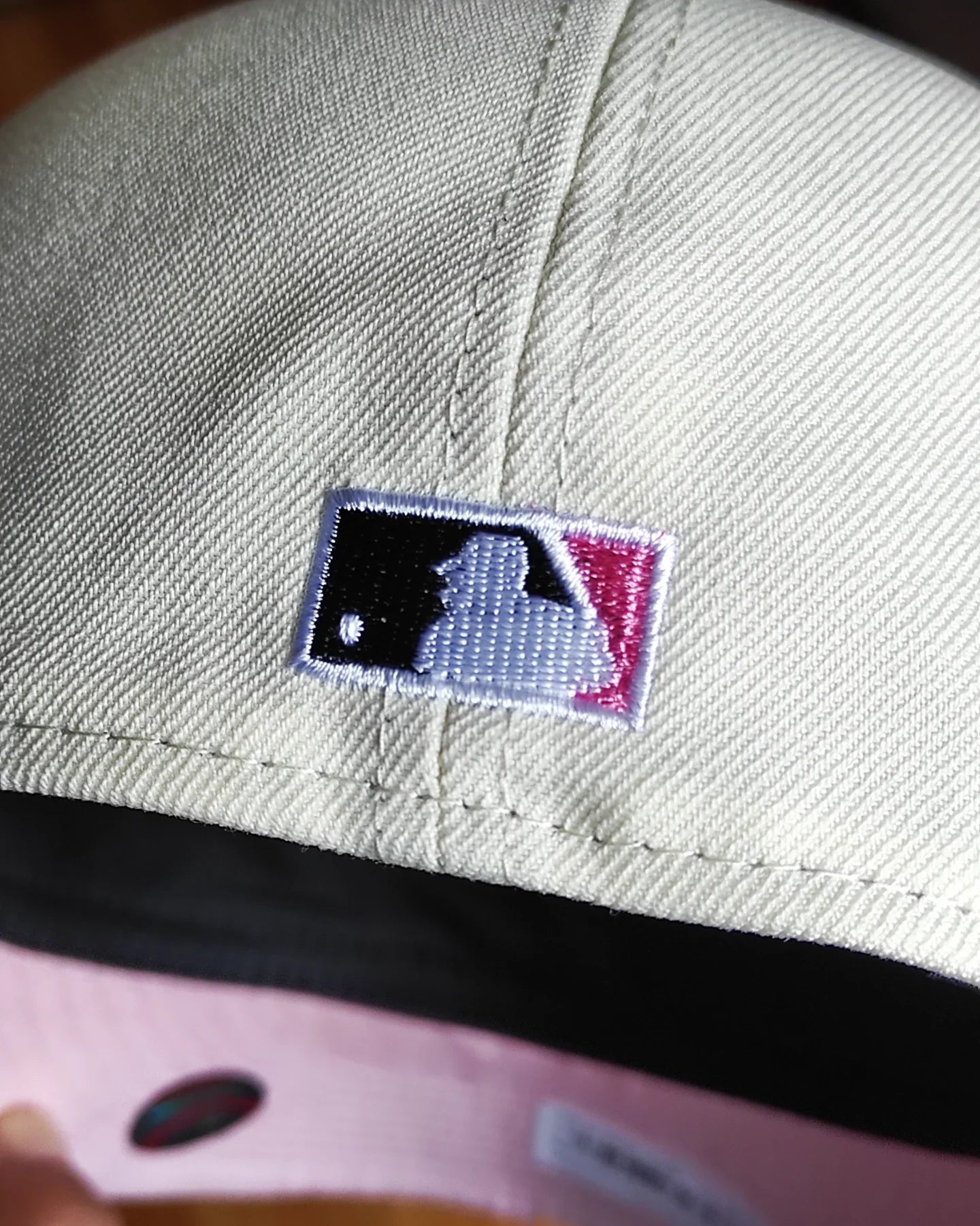 Gorra ajustada 59fifty New Era New York Yankees Rose Chrome Edición negra/rosa