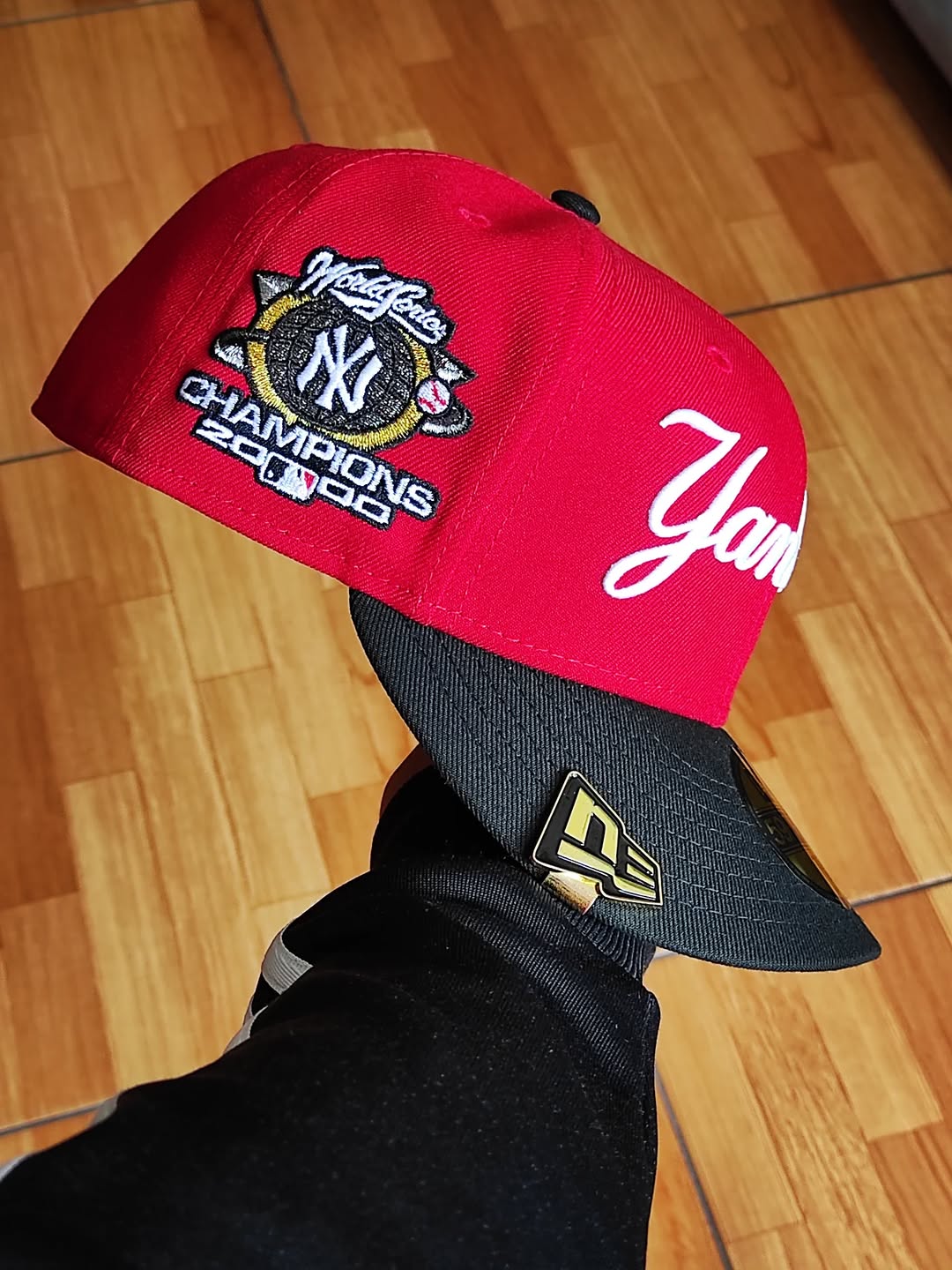 Gorra ajustada 59FIFTY de los New York Yankees Champions 2000 New Era roja y negra