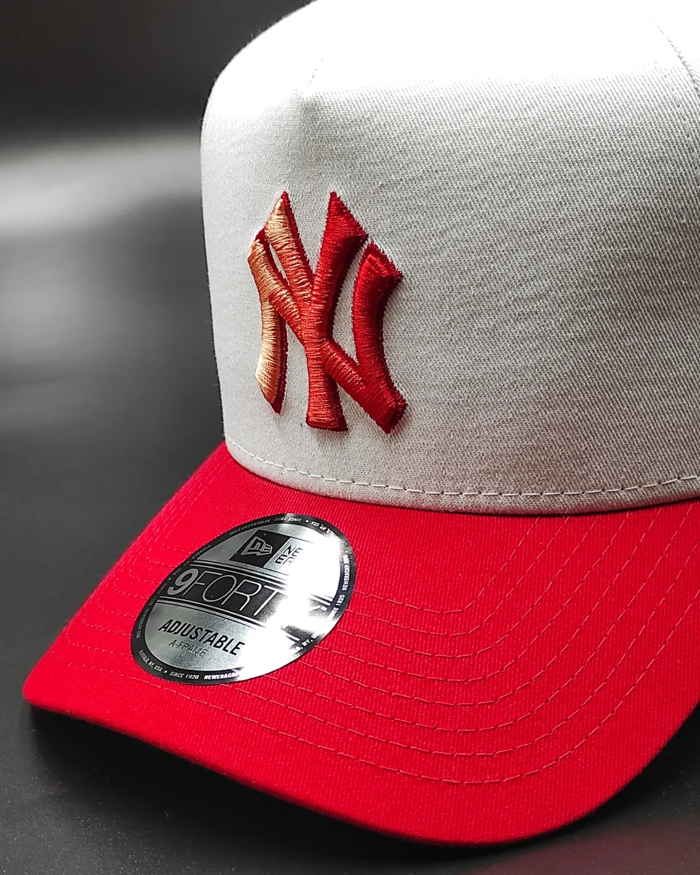 Gorra New Era New York Yankees " satin " 9 forty a frame blanca / escarlata