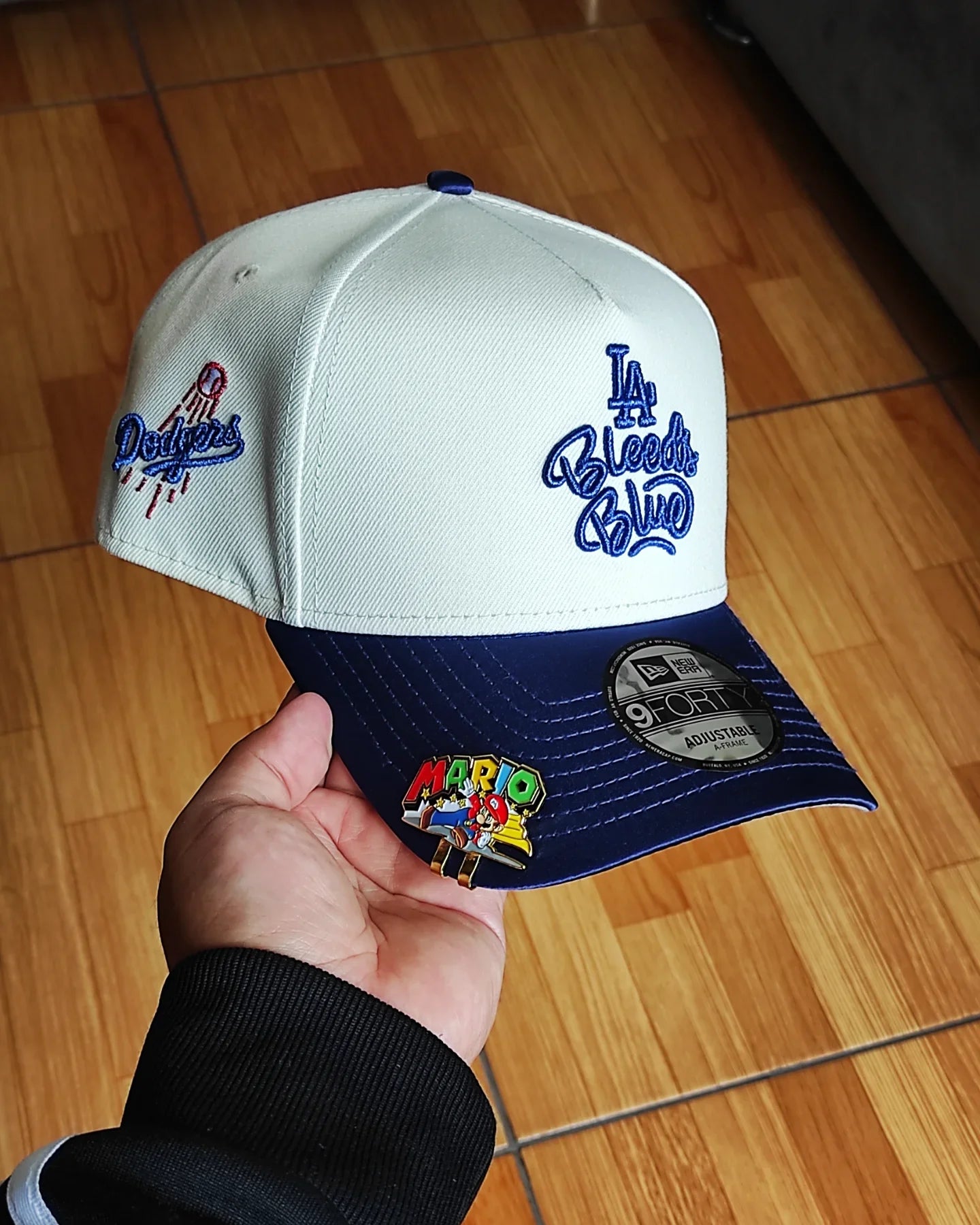 Gorra Snapback New Era Los Angeles Dodgers Chrome Satin Brim Two Tone 9Forty A Frame