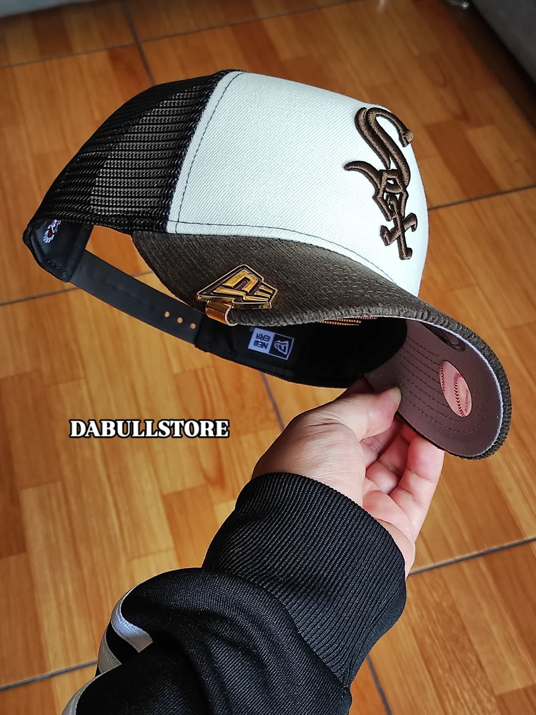 New Era Chicago White Sox gorra TRUCKER de visera plana y cordón