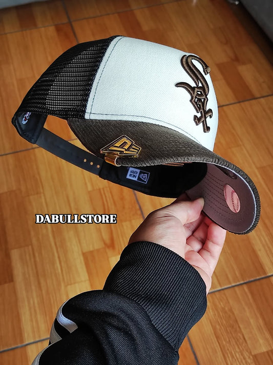 New Era Chicago White Sox gorra TRUCKER de visera plana y cordón