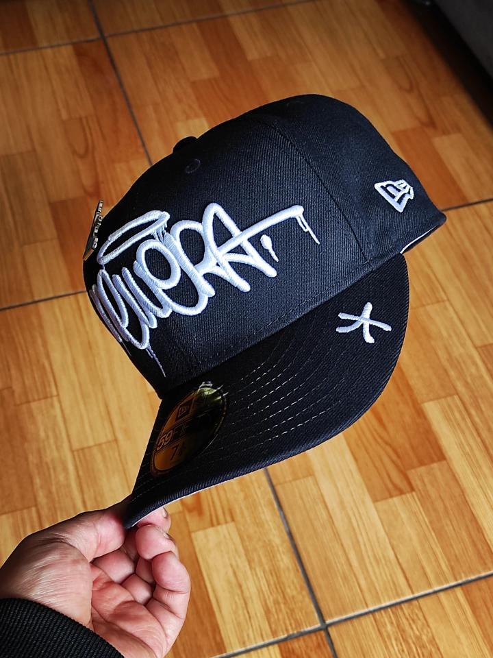 59FIFTY new era Graffiti azul marino incluye pin