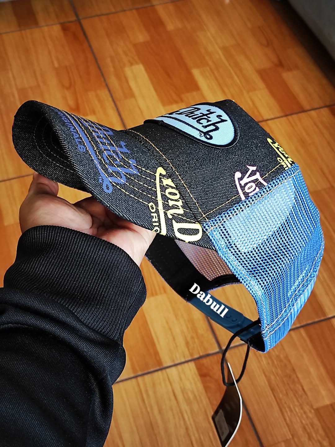 Gorra trucker con multilogo de denim Dutch