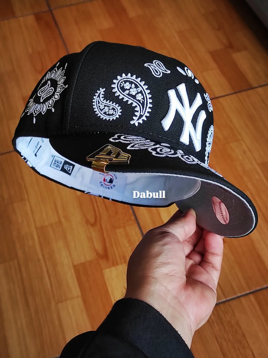 New era New York Yankees paisley negra 59FIFTY