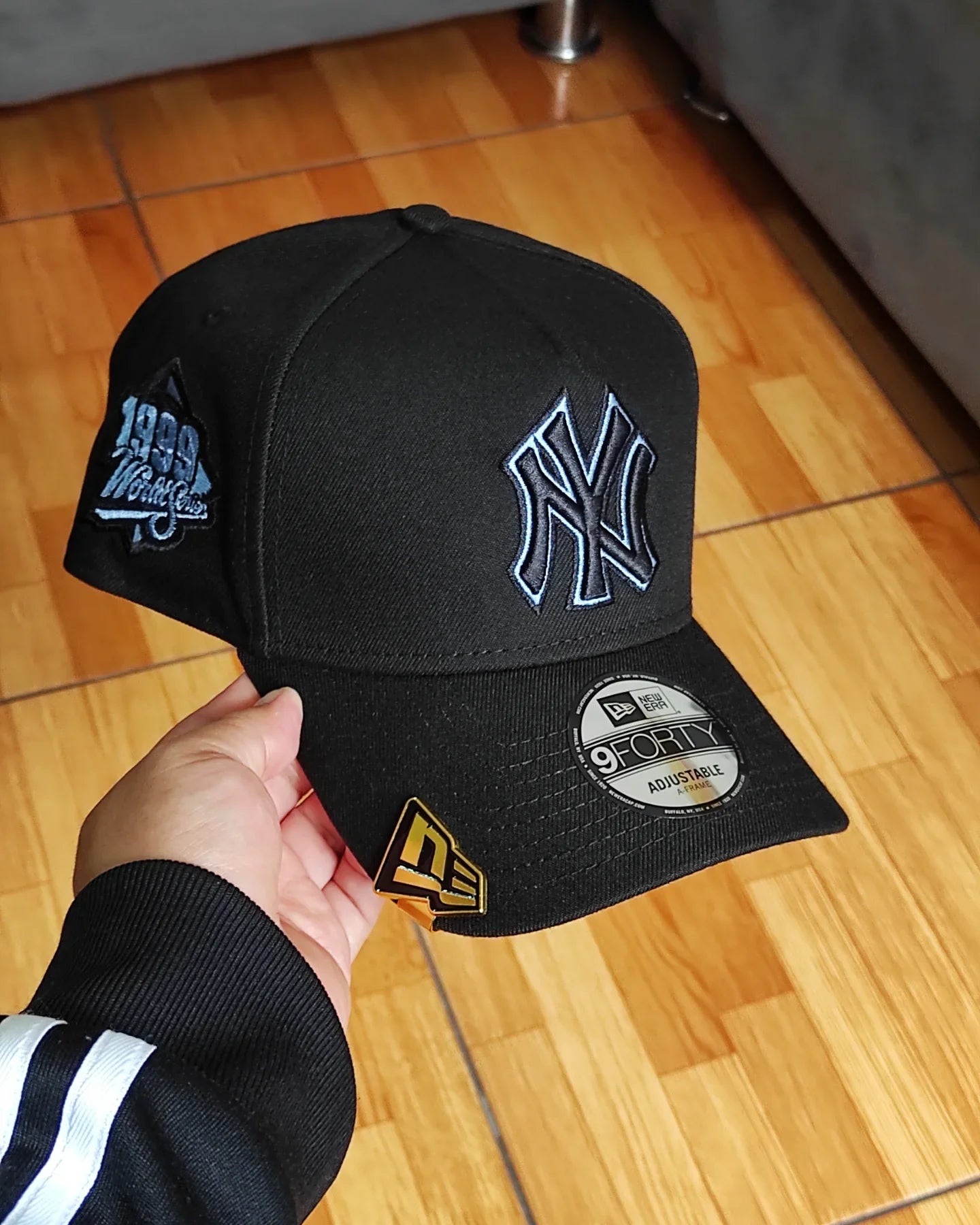 Gorra New Era New York Yankees World Series 1999 Black Sky Edition 9Forty A-Frame con Cierre Ajustable
