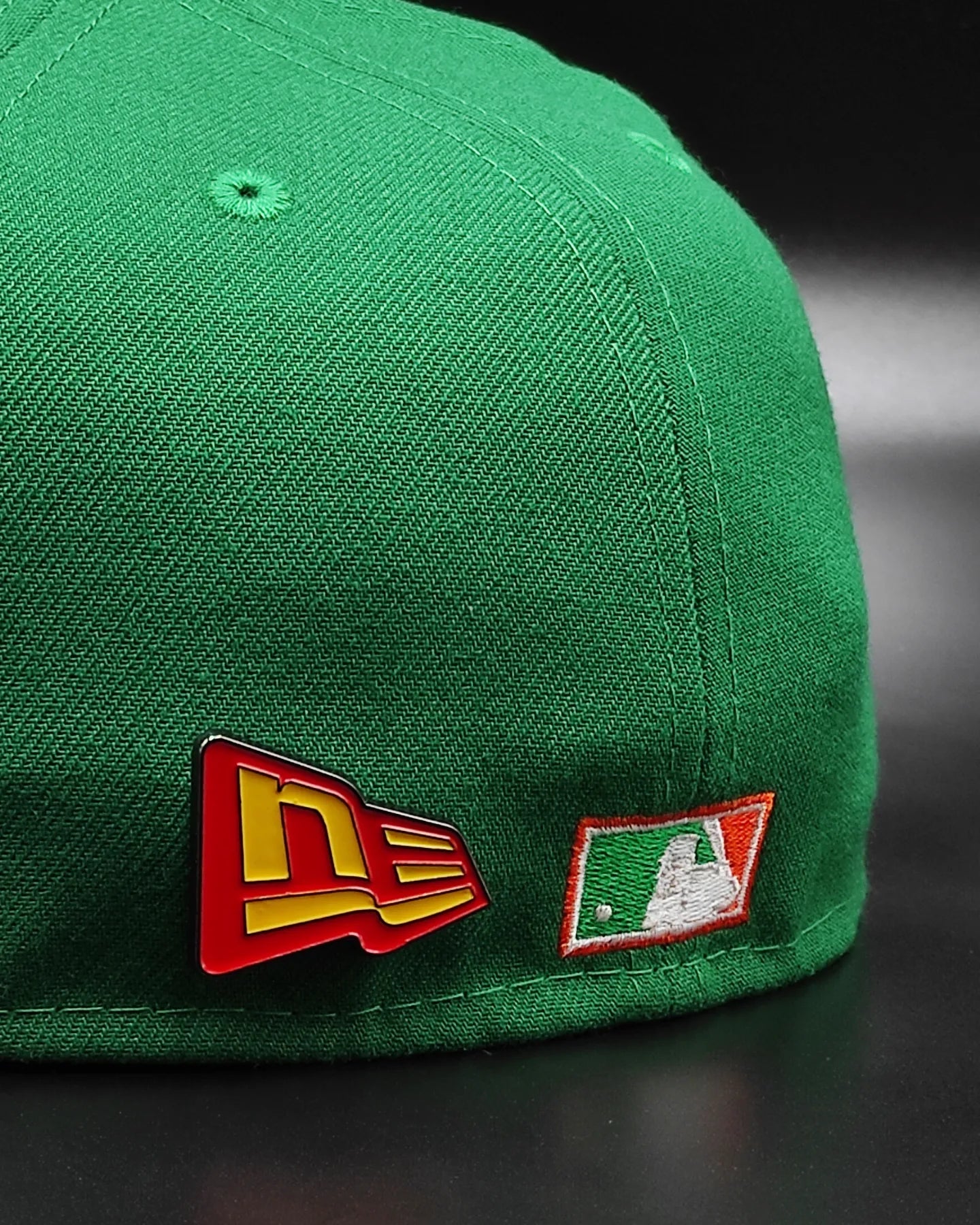 Pin metálico con la bandera de New Era