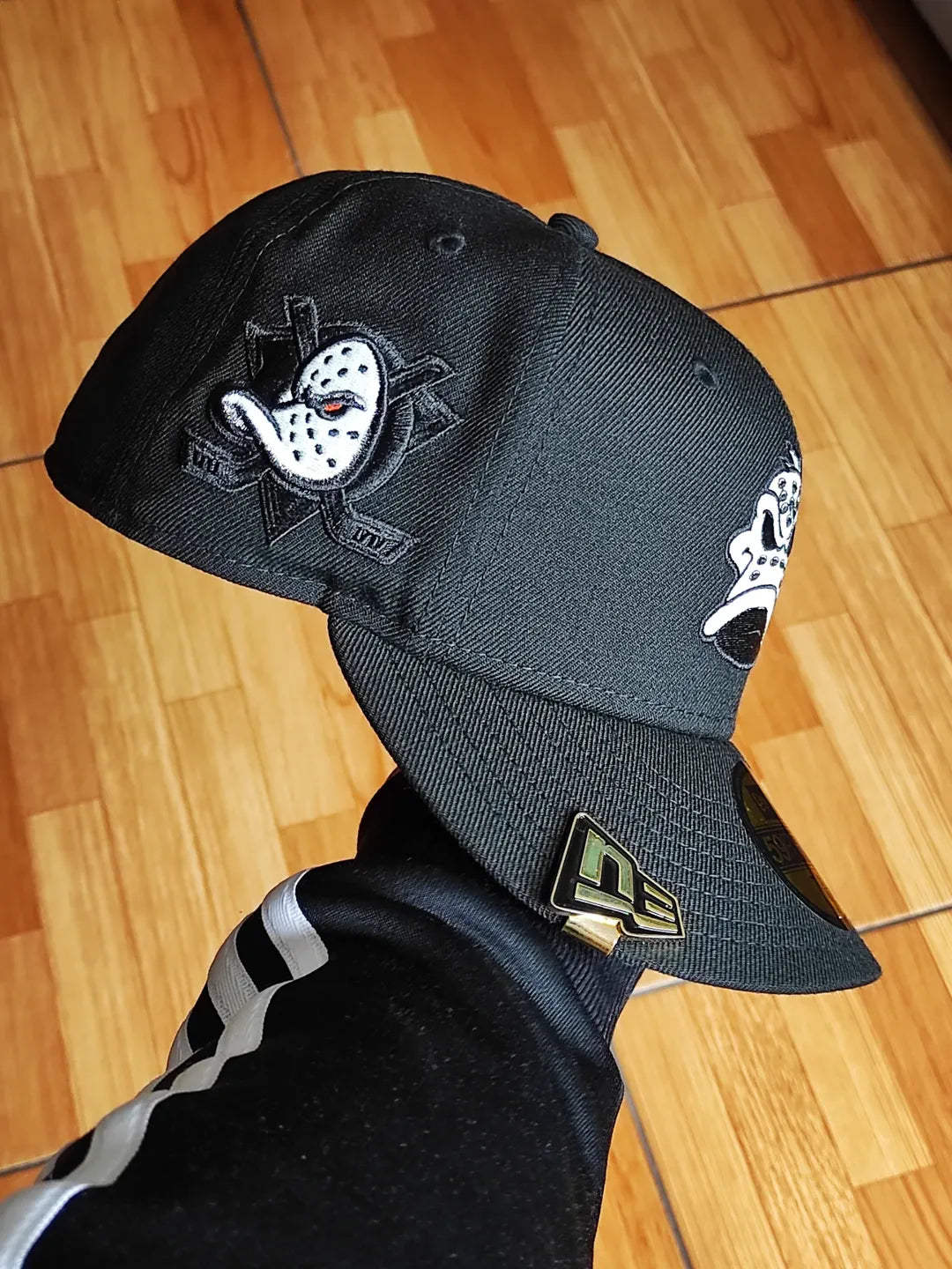 Gorra ajustada New Era Anaheim Ducks Blackout Glow Wool Edition 59Fifty