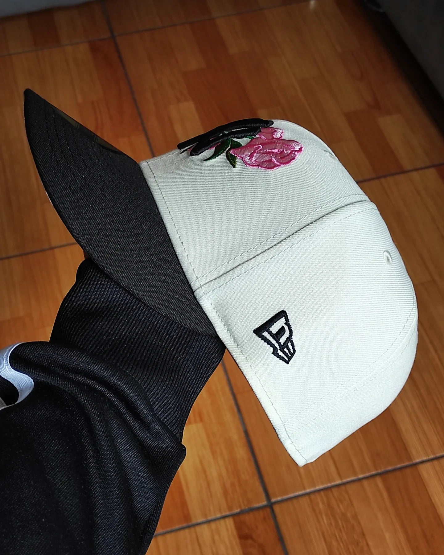 Gorra ajustada 59fifty New Era New York Yankees Rose Chrome Edición negra/rosa