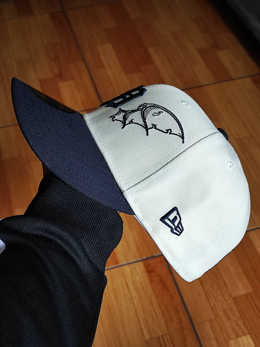 Gorra Detroit Tigers MLB Team Wings 59FIFTY Ajustada Beige Claro