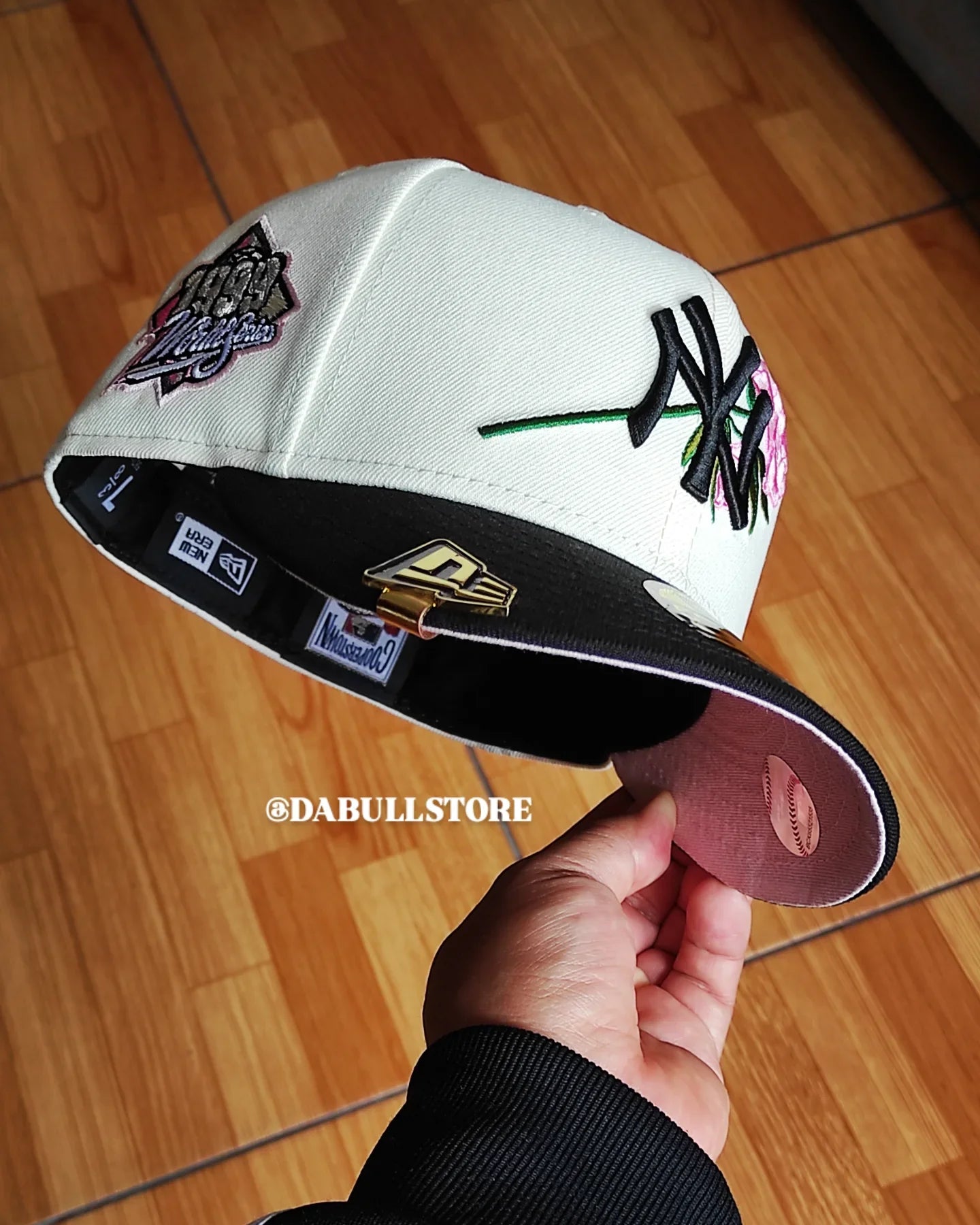 Gorra ajustada 59fifty New Era New York Yankees Rose Chrome Edición negra/rosa
