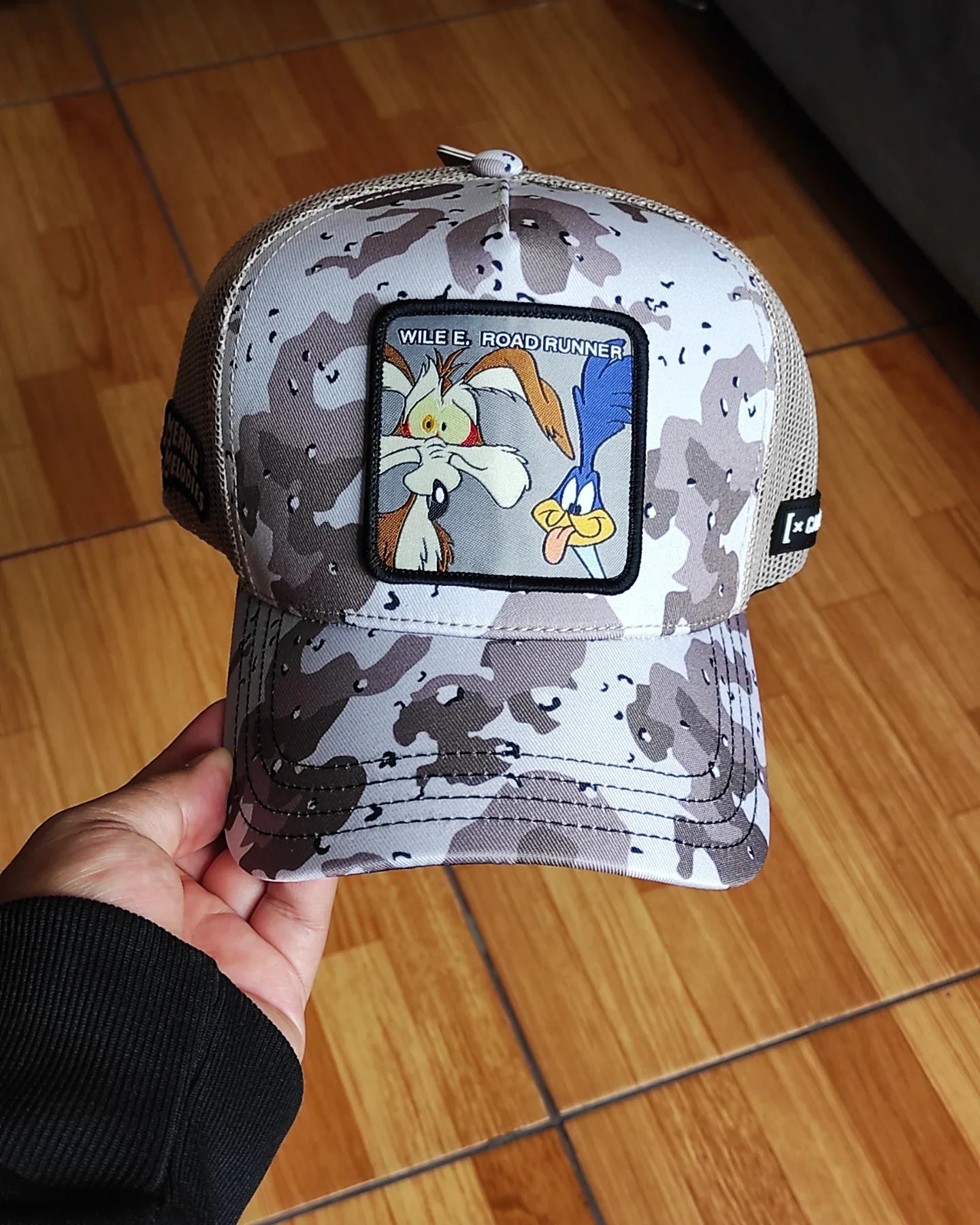 GORRA TRUCKER SNAPBACK LOONEY TUNES DE CAPSLAB