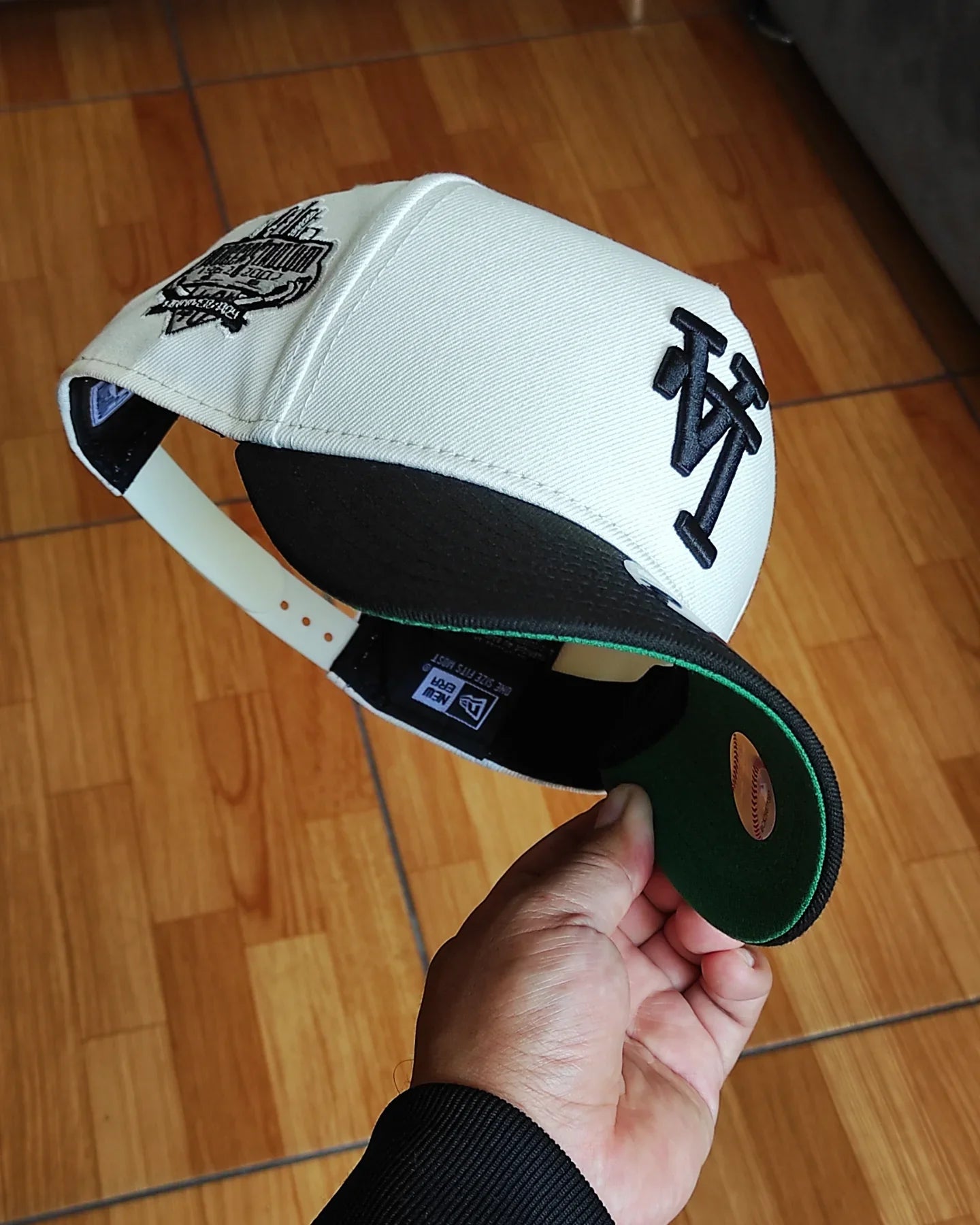 New Era Los Angeles Dodgers logotipo UPSIDE Chrome negro 9FORTY A-FRAME
