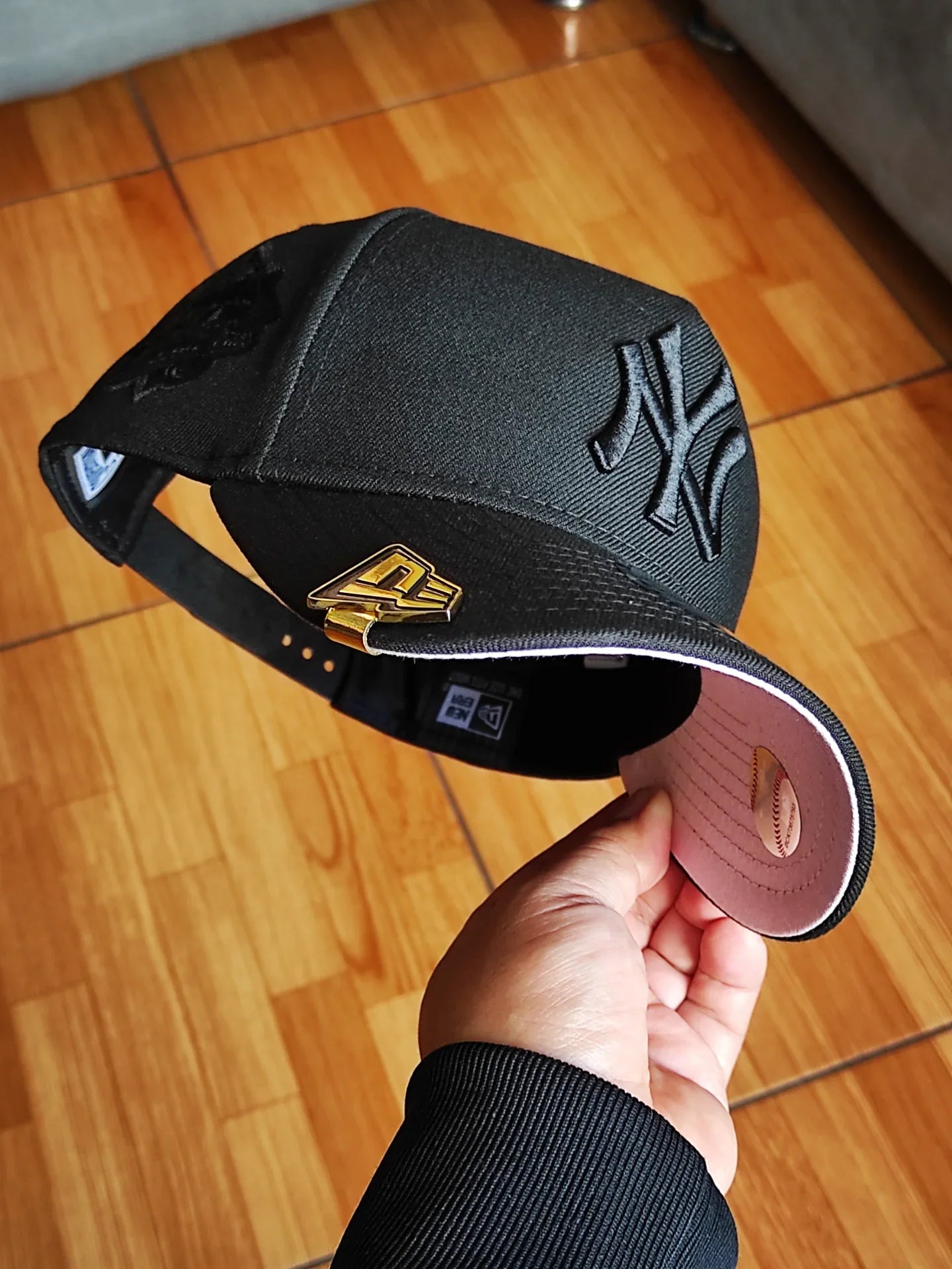 New Era Gorra Negra Rosa 9 FORTY AFRAME de los New York Yankees Serie Mundial 1999