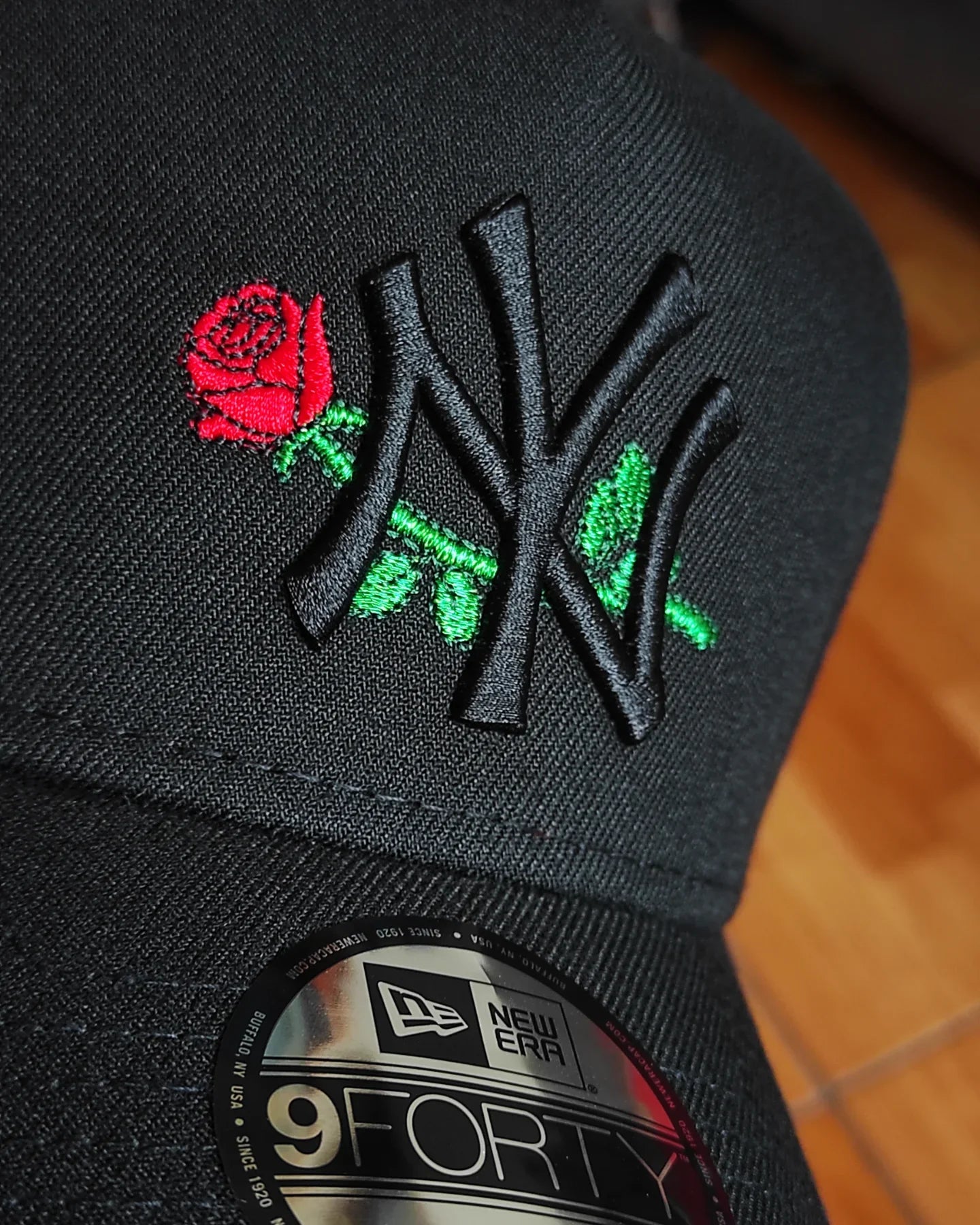 Gorra New Era 9forty a-frame Snapback de los New York Yankees negra con rosa🌹