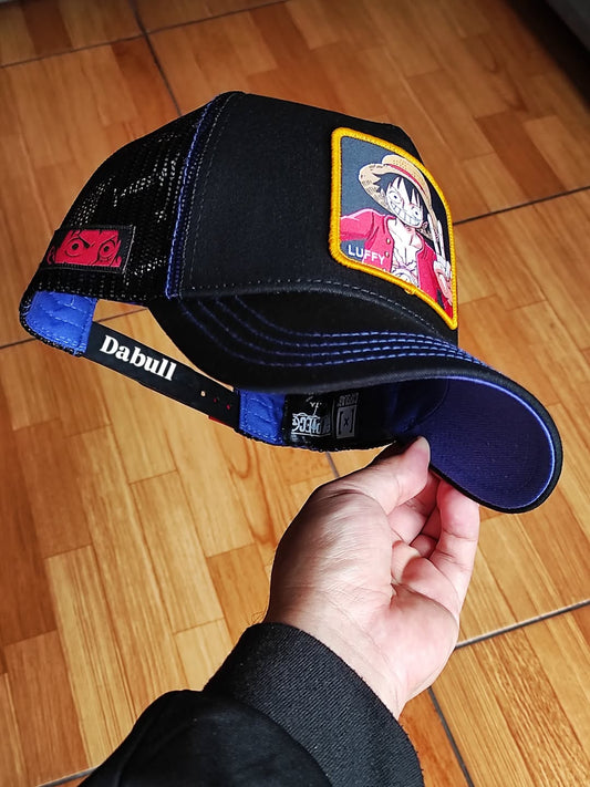Gorra Capslab Luffy One Piece Trucker negra azul