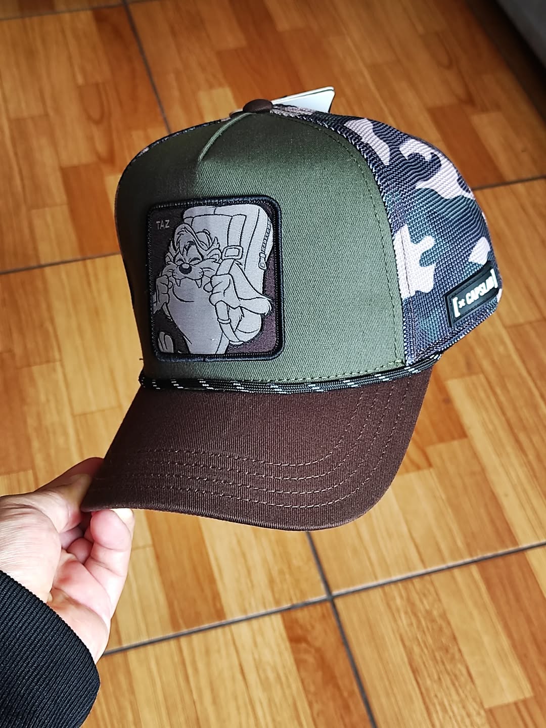 Gorra trucker multicolor Looney Tunes Diablo de Tasmania de Capslab