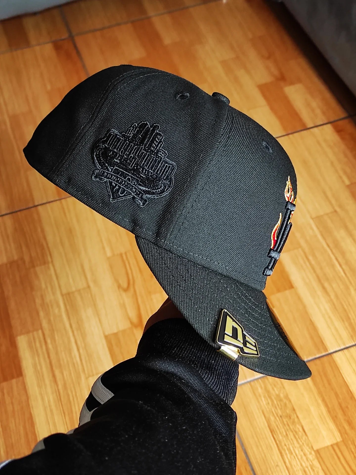 Gorra ajustada 59Fifty New Era Los Angeles Dodgers 40 Aniversario del Estadio Edición Blackout Fuego Rojo