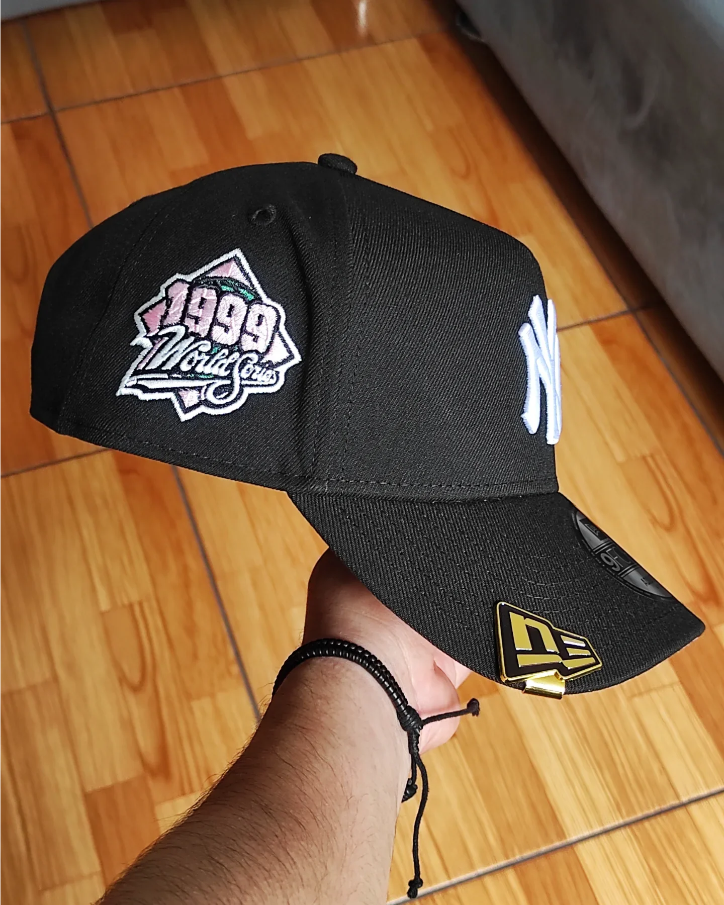 Gorra Snapback New Era New York Yankees 1999 World Series negra y rosa 9Forty A-Frame