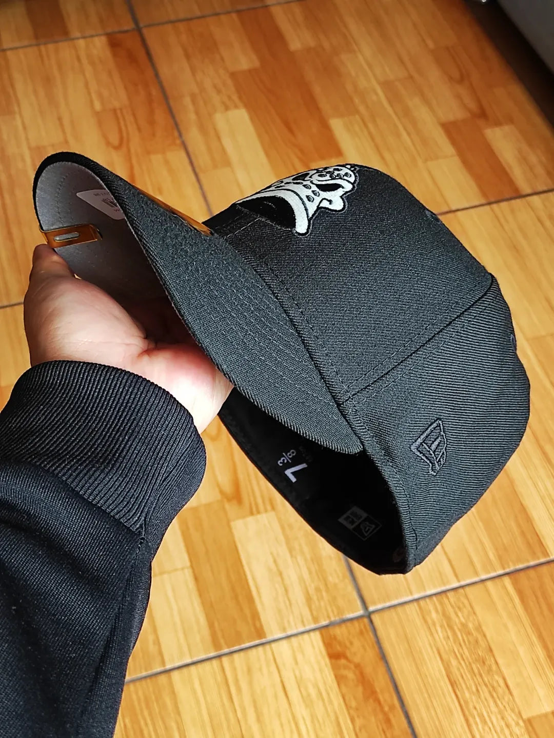 Gorra ajustada New Era Anaheim Ducks Blackout Glow Wool Edition 59Fifty