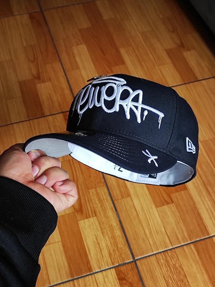 59FIFTY new era Graffiti azul marino incluye pin