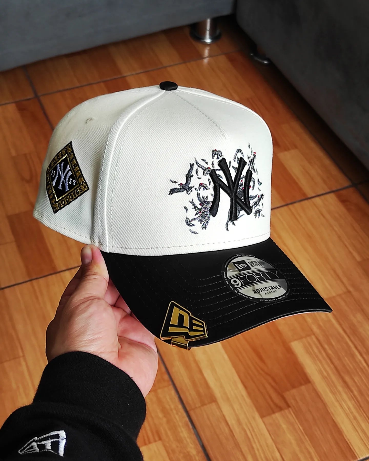 New Era New York Yankees Serie Mundial 1952 visera satinada chrome cuervos dos tonos 9 FORTY AFRAME