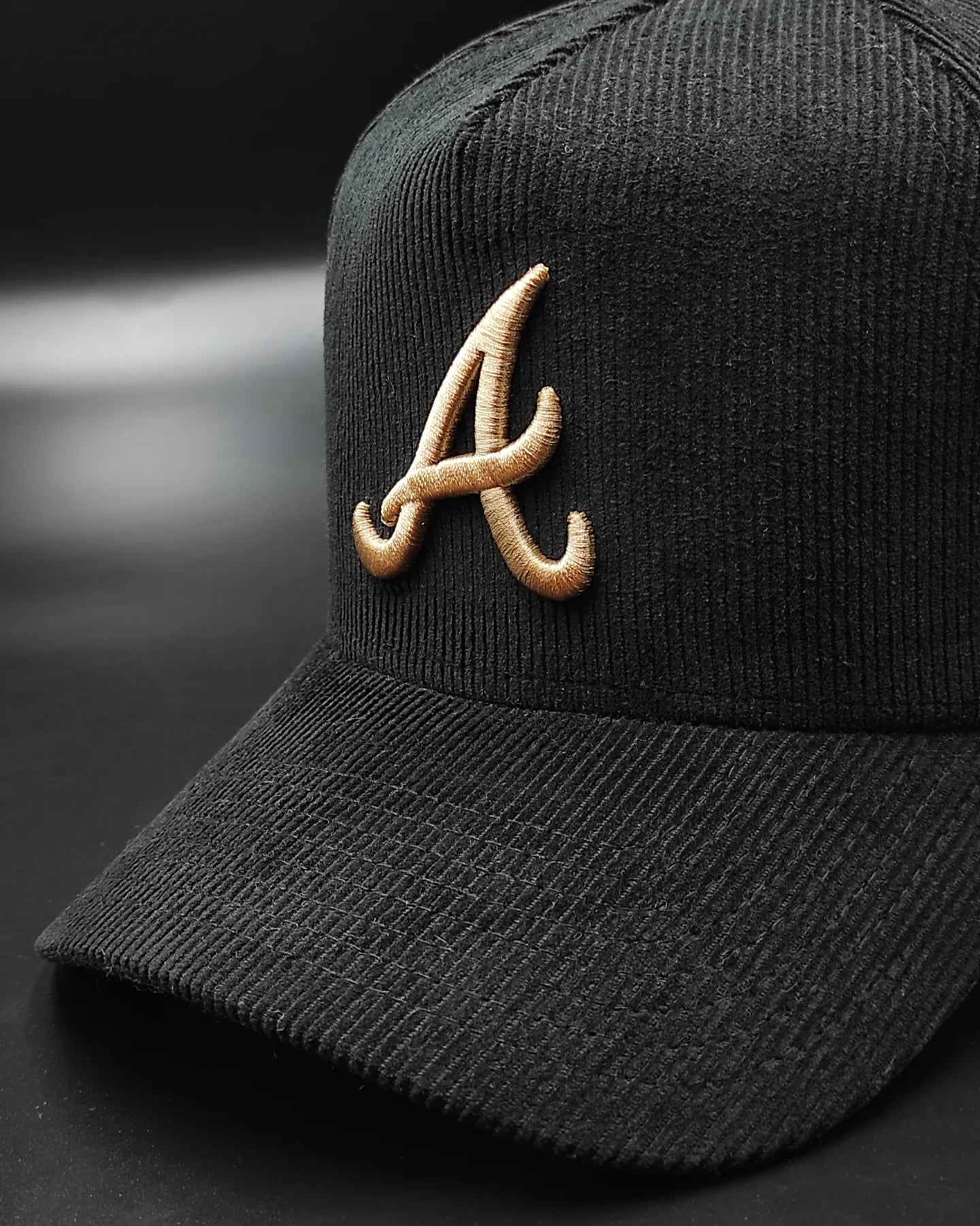 Gorra New Era Atlanta Braves "Corduroy Black" 9 Forty A-FRAME con cierre a presión