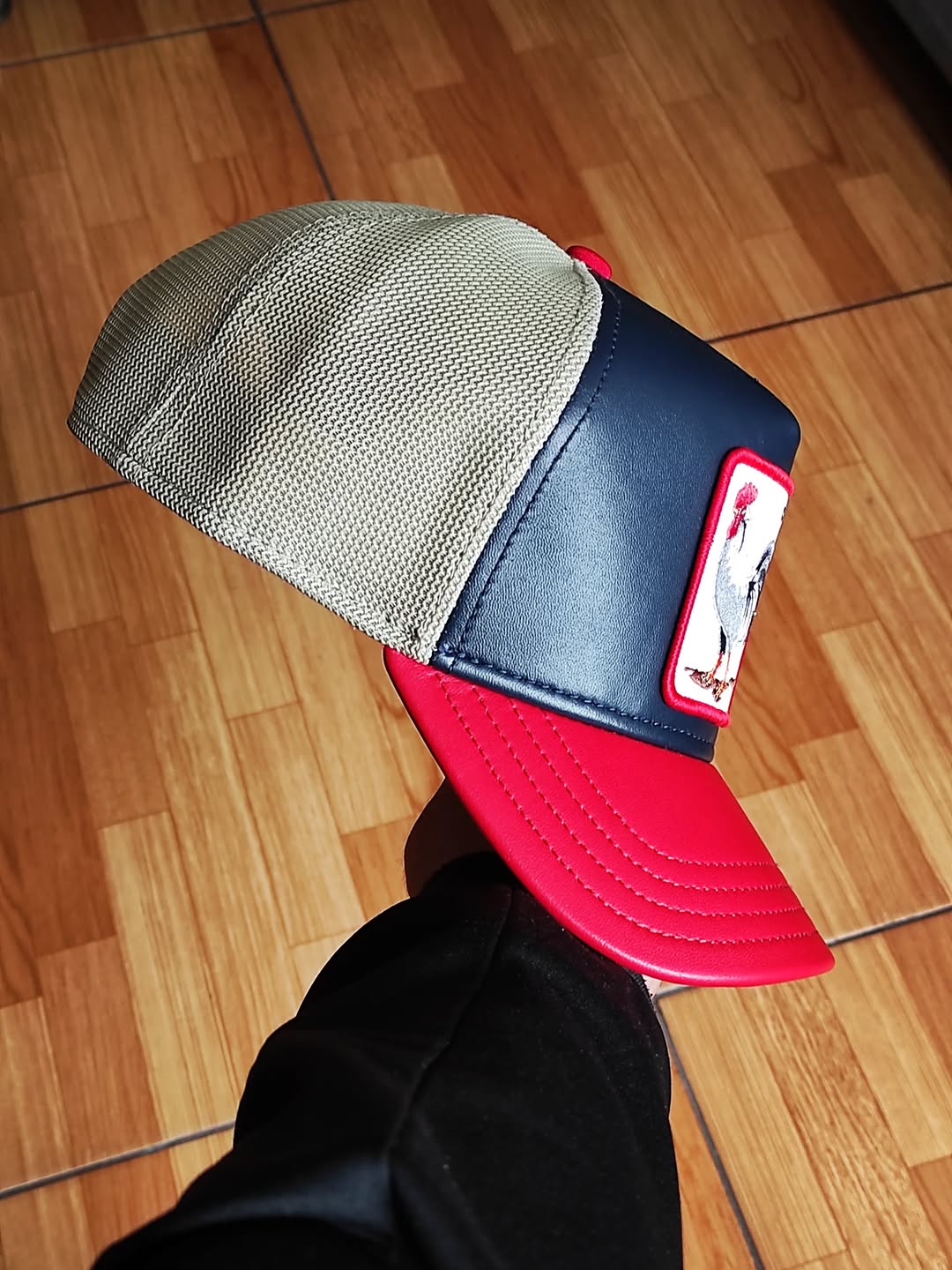 Gorra trucker The Farm de Goorin Bros, Shleather Cock, gallo, azul marino y rojo