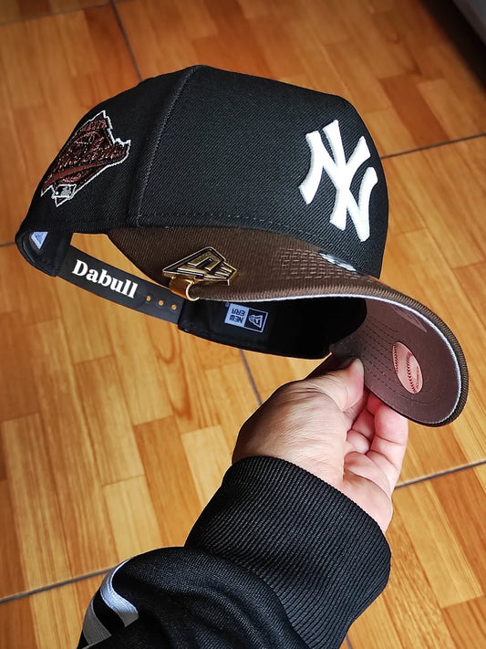 New Era New York Yankees Serie Mundial Negra Marrón 9FORTY A-FRAME Snapback