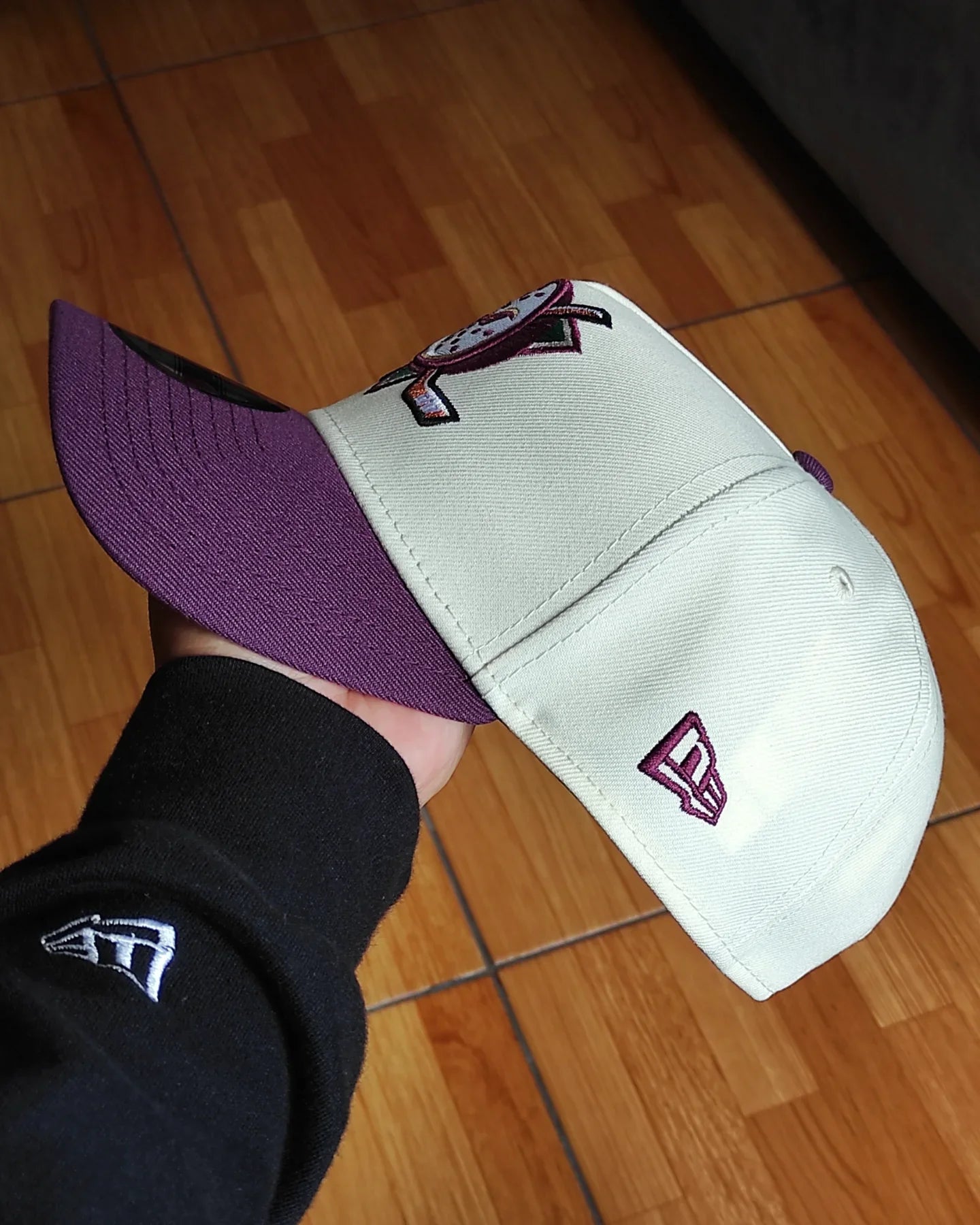 Gorra snapback New Era Anaheim Ducks Chrome Plum Two Tone Edition 9Forty A Frame