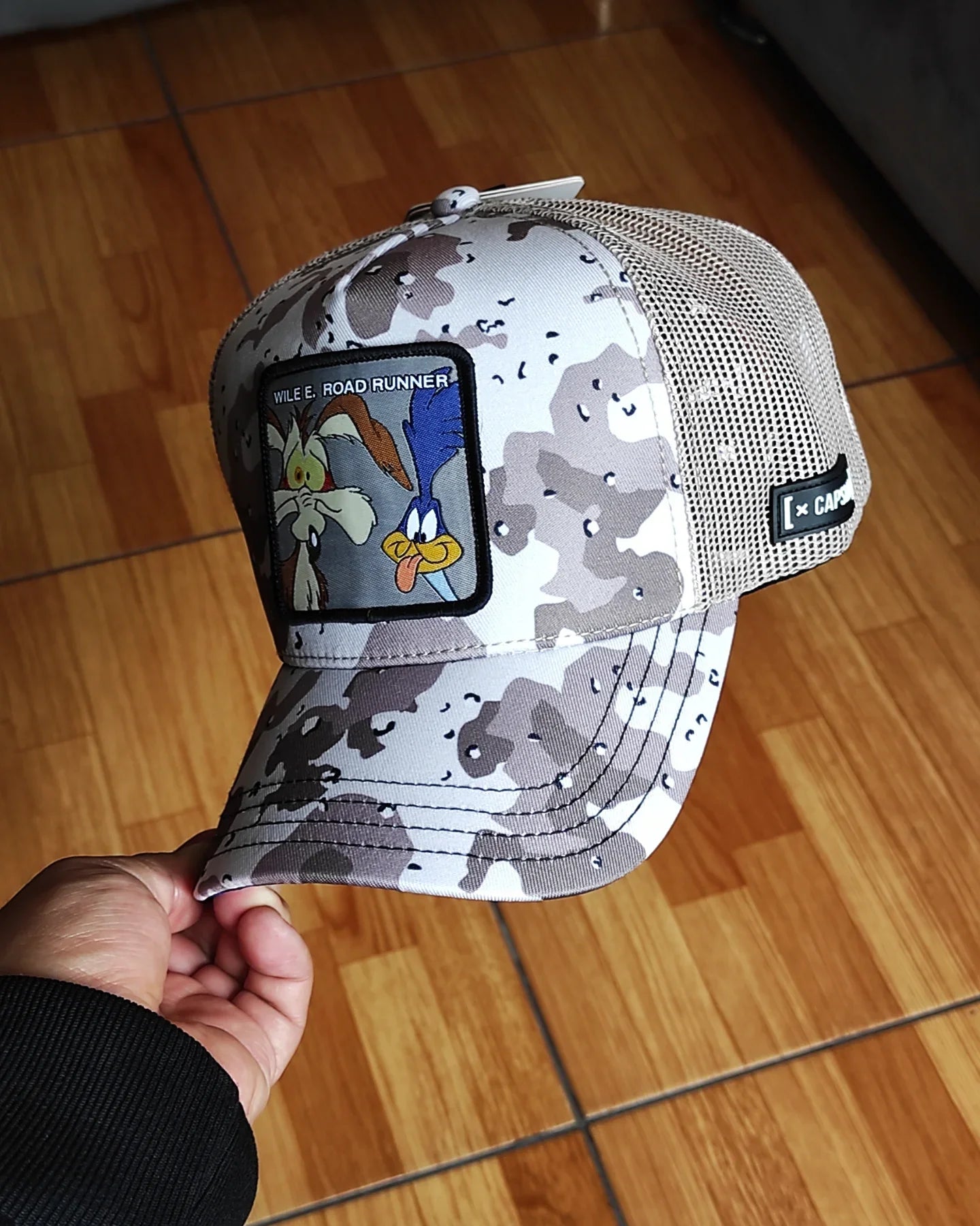 GORRA TRUCKER SNAPBACK LOONEY TUNES DE CAPSLAB