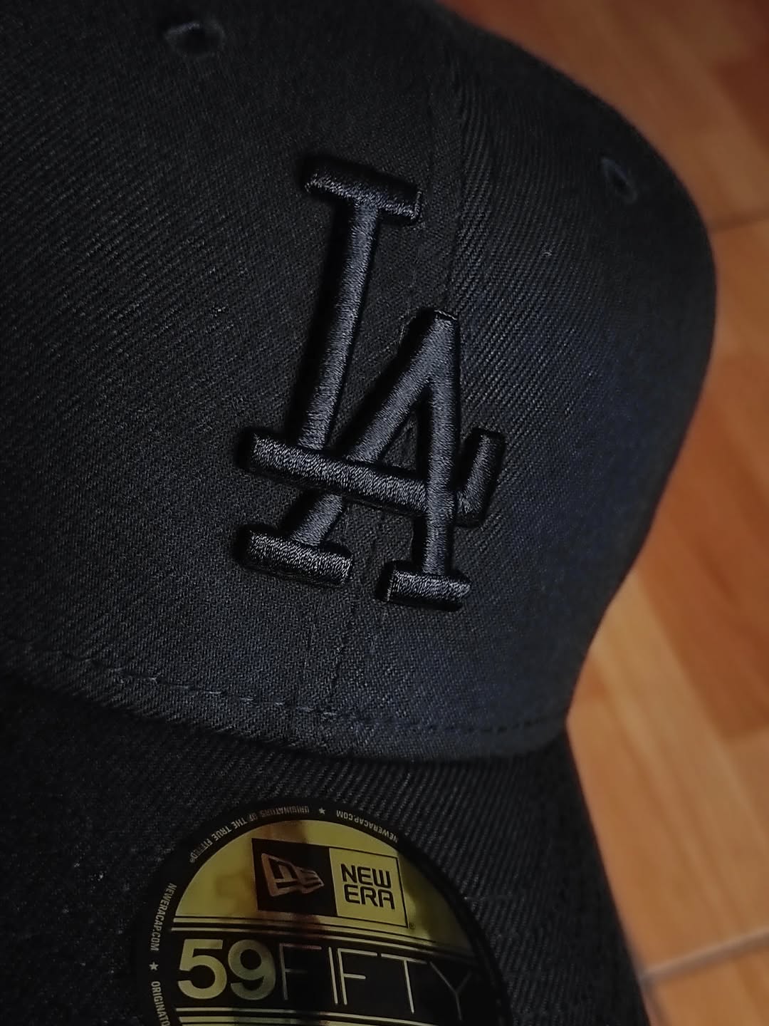 Gorra ajustada 59Fifty de los New Era Los Angeles Dodgers 40 Aniversario Edición Black Out Roja