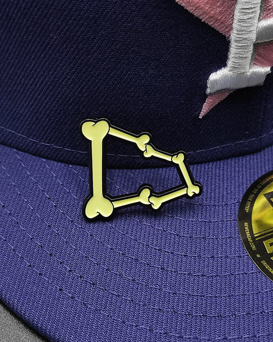 Pin Metálico Calavera Bandera New Era