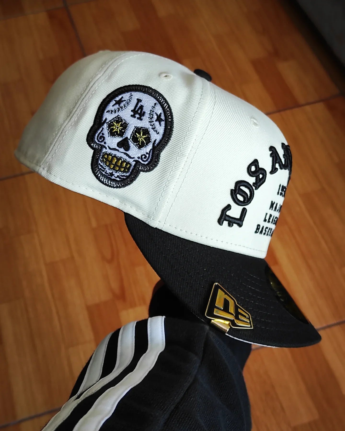Gorra ajustada 59fifty New Era Los Angeles Dodgers CALAVERA 💀 Chrome Black edition