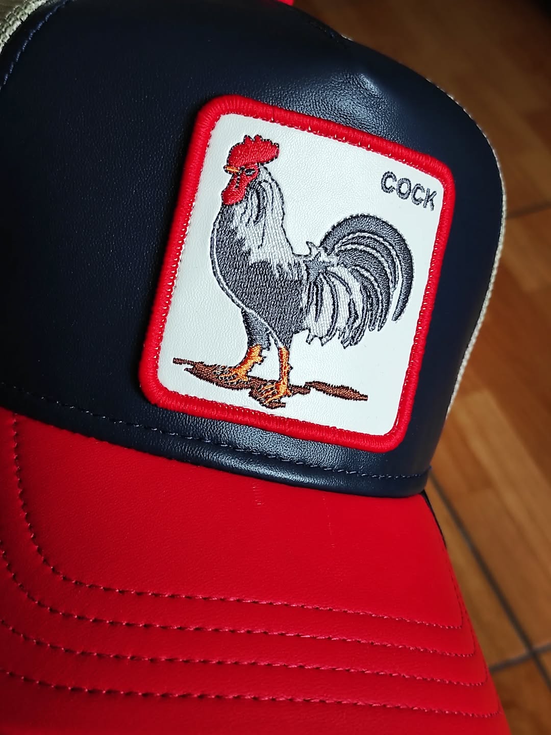 Gorra trucker The Farm de Goorin Bros, Shleather Cock, gallo, azul marino y rojo