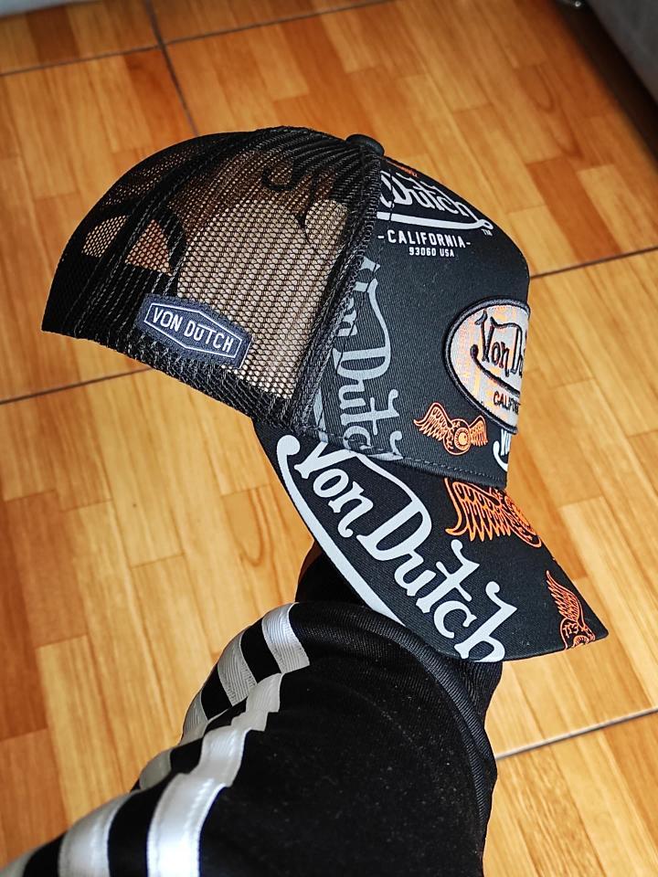 Gorra Von Dutch trucker multilogo edición negra